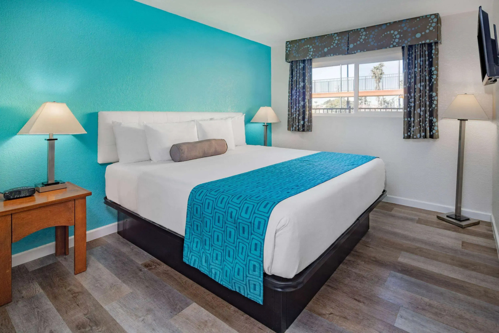 Howard Johnson Suites by Wyndham San Diego Chula Vista/BayFt