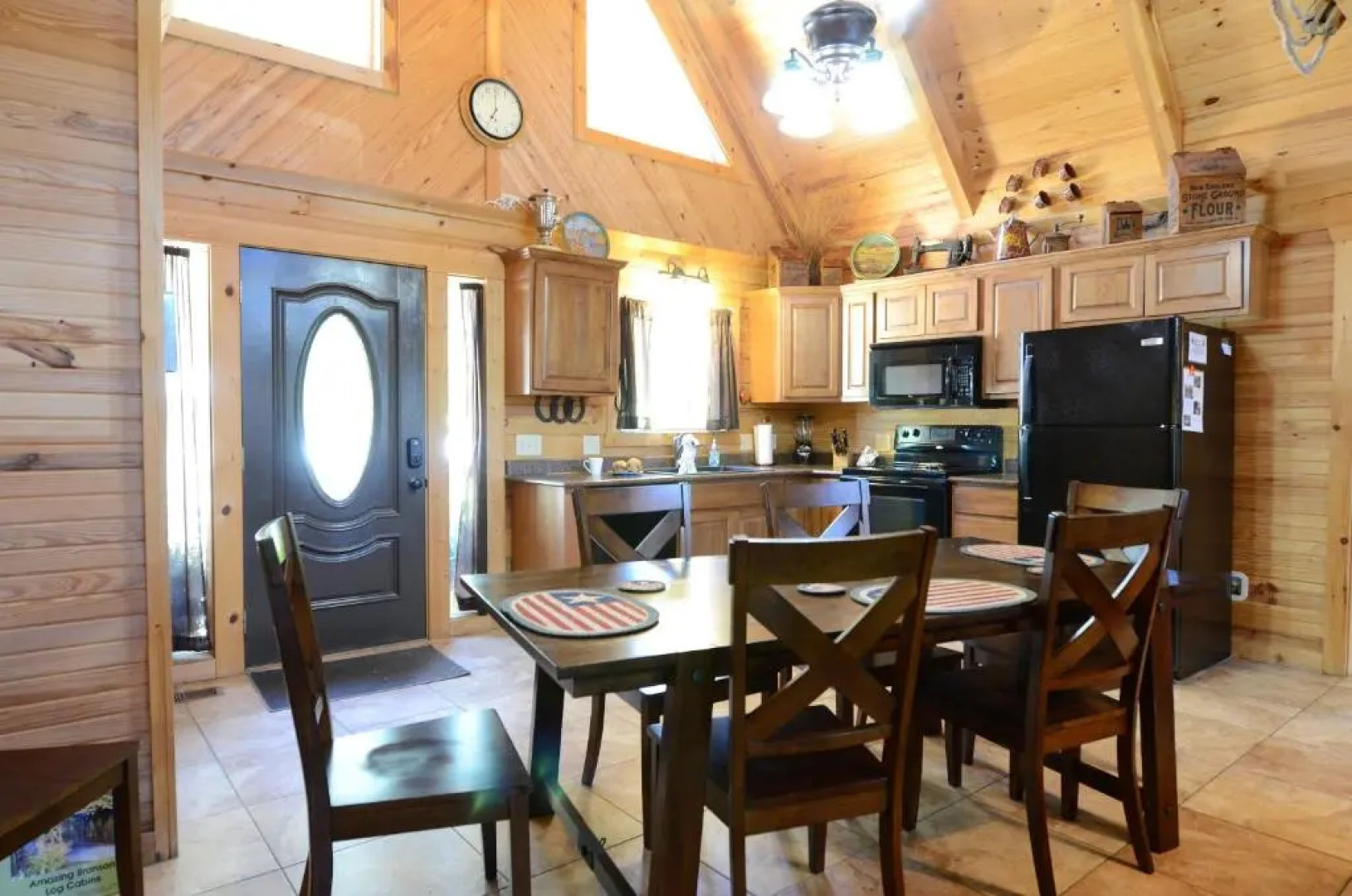 Luxury 2700 Sq Ft Log Cabin Private Hot Tub Game room Pool Table Best View