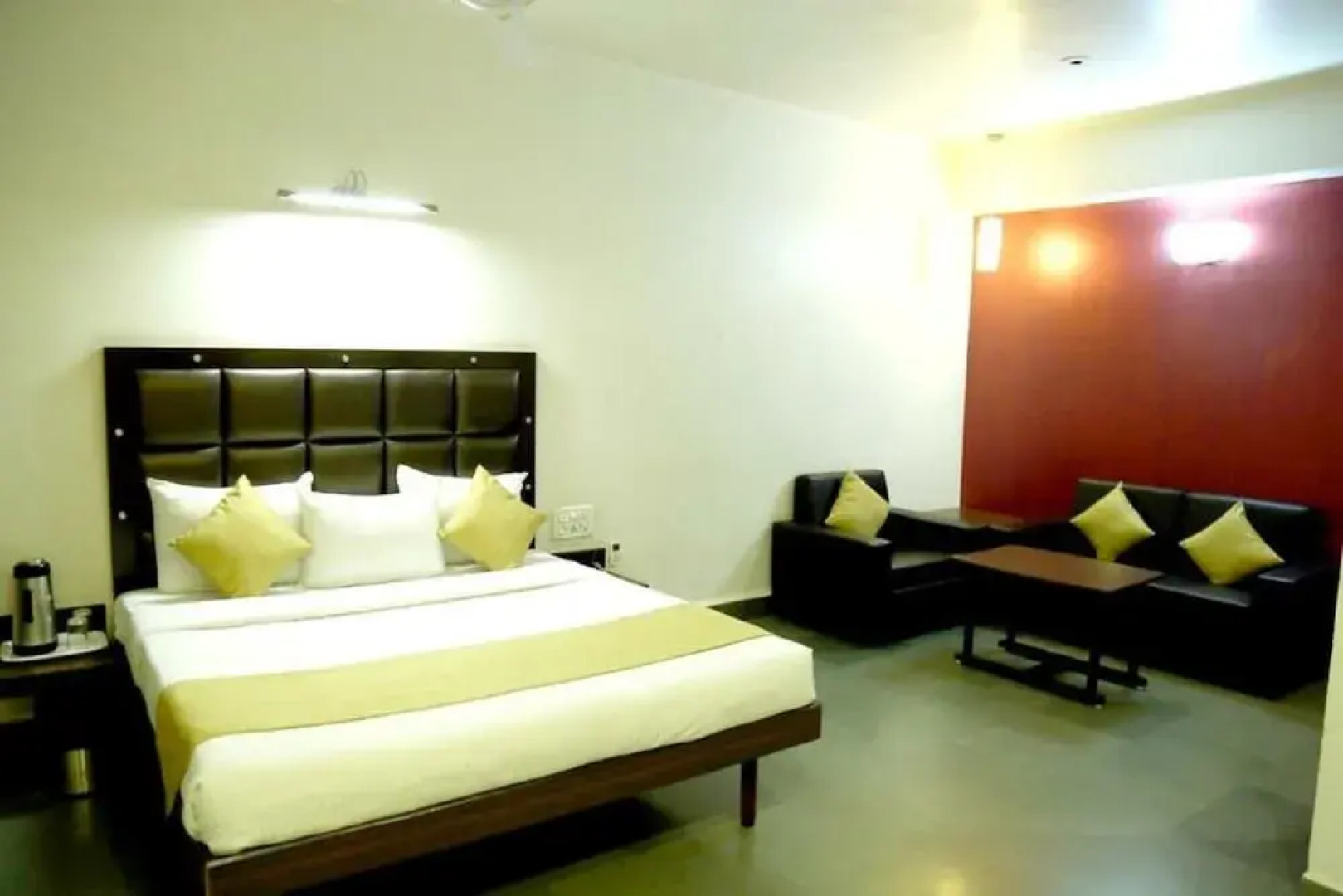 STARiHOTELS Railway Station Surat