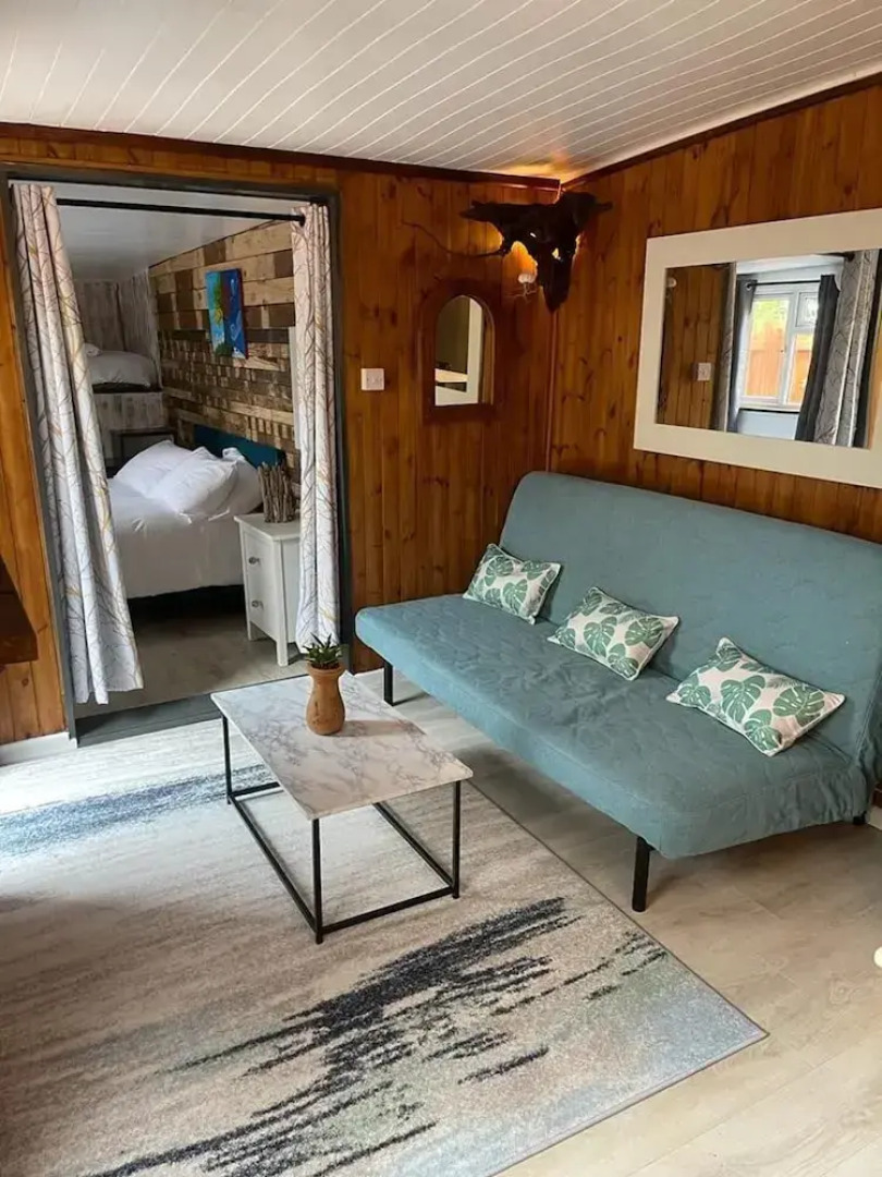 Charming Chalet - Sleep 3/4 & Free Parking