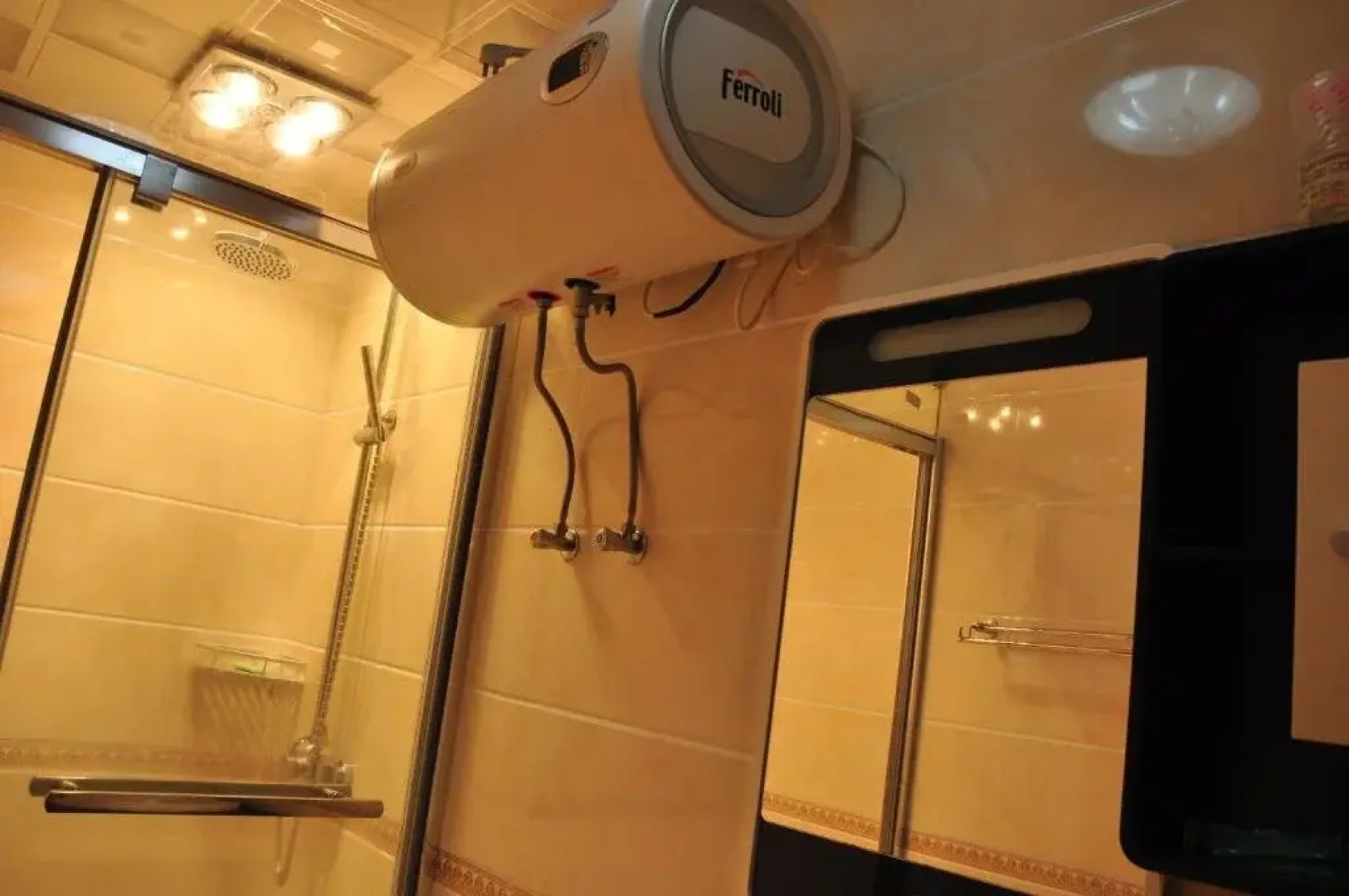 Tonglu Longyinju Hostel