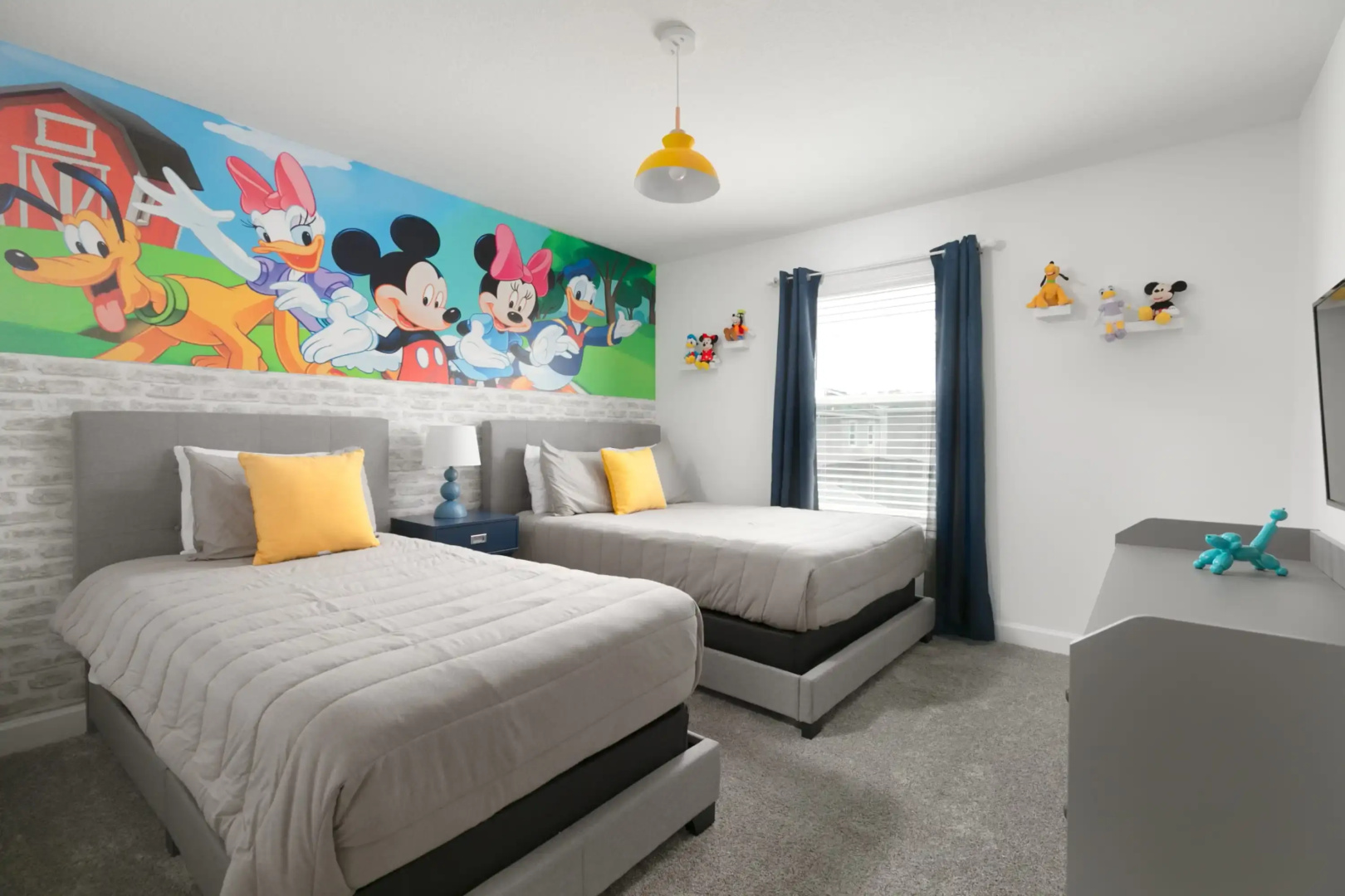 Chic townhouse with private pool near Disney