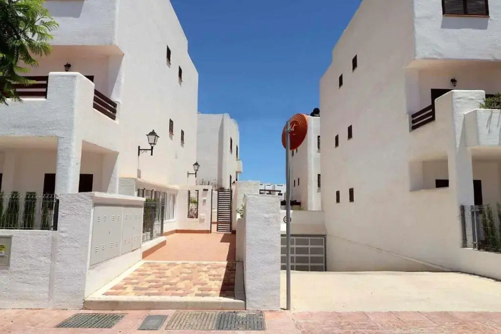 Casa de Femmie apartamento de lujo terraza jardín y piscina comunitaria