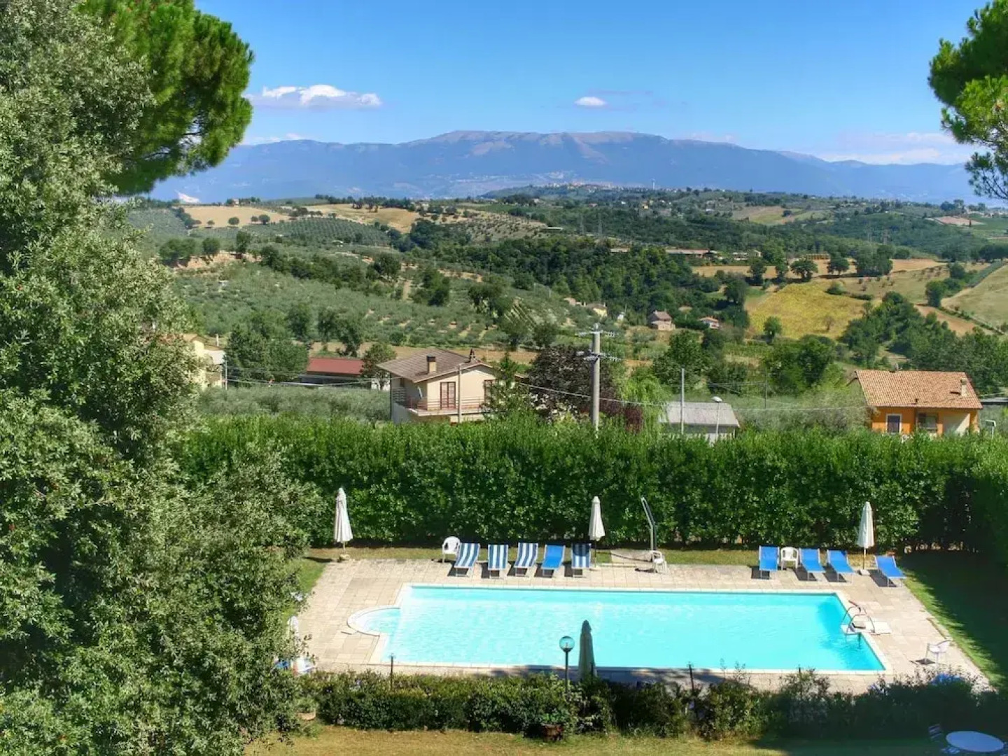 Beautiful Farmhouse with Hot Tub in Umbria