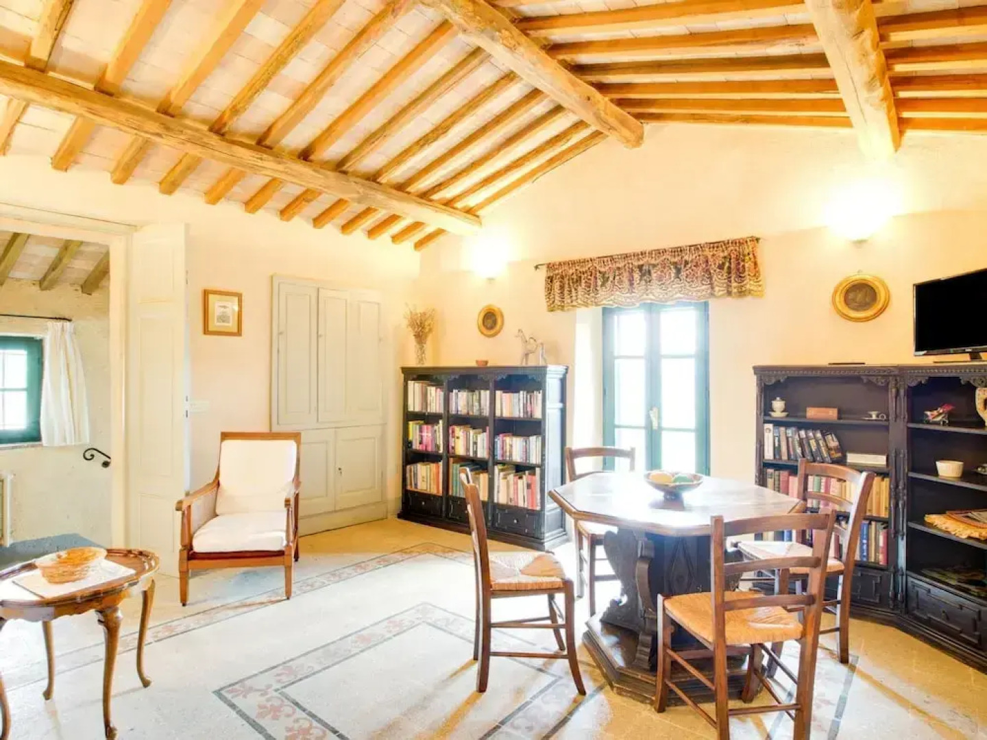 Villa in Rome With Pool & Stunning Views