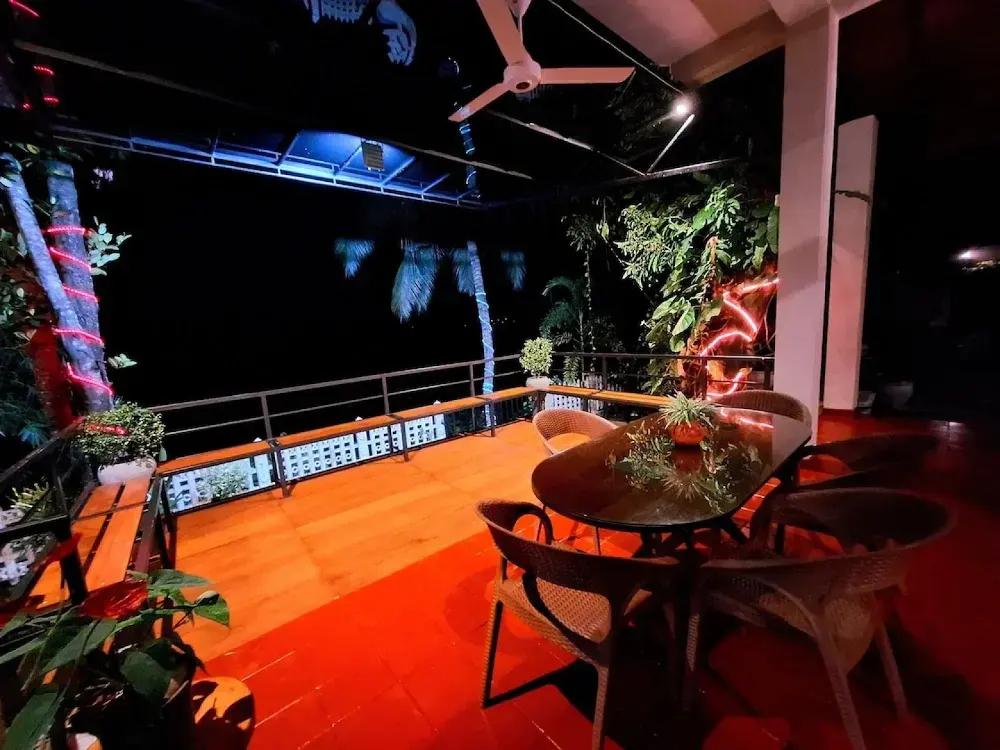 MYH - Lake Front Pvt Villa