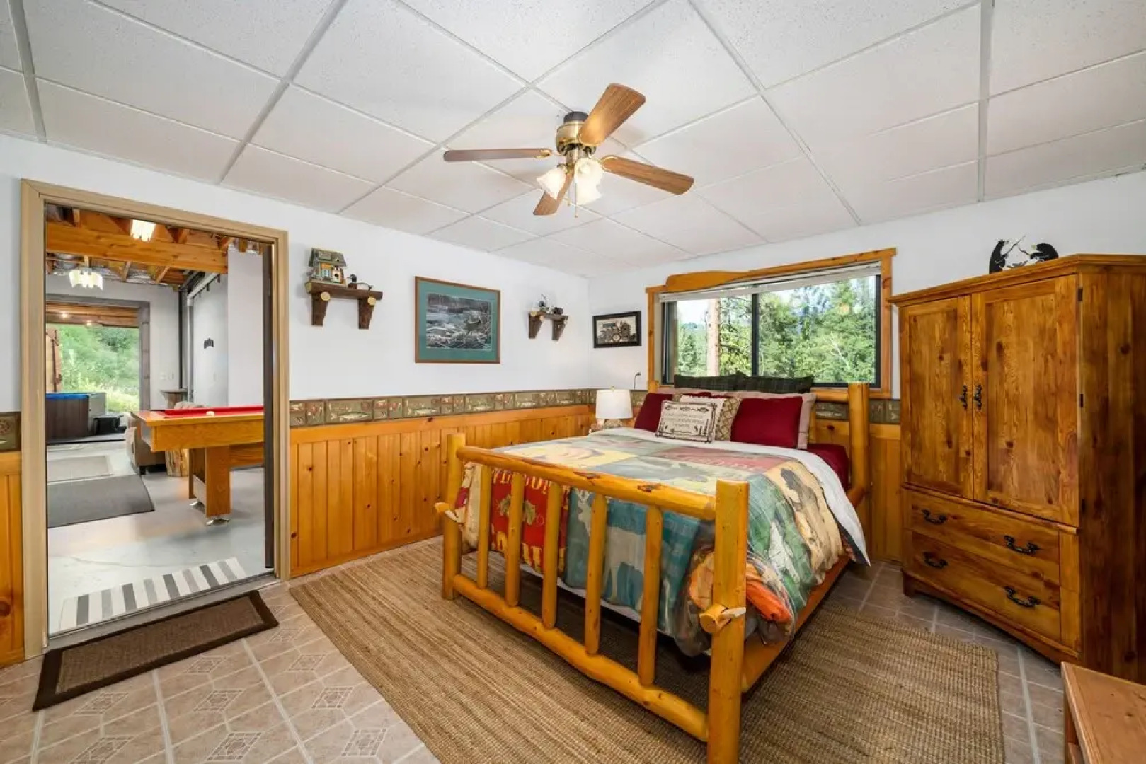 Log Cabin w/ Private Hot Tub on Wenatchee River!