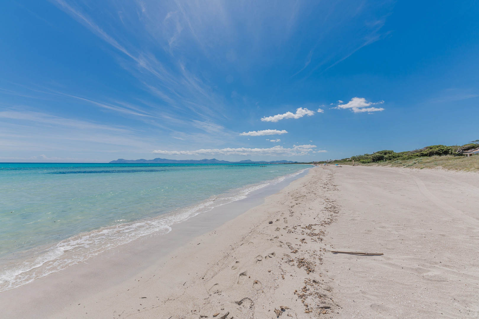 Loft studio with shared pool, near the beach