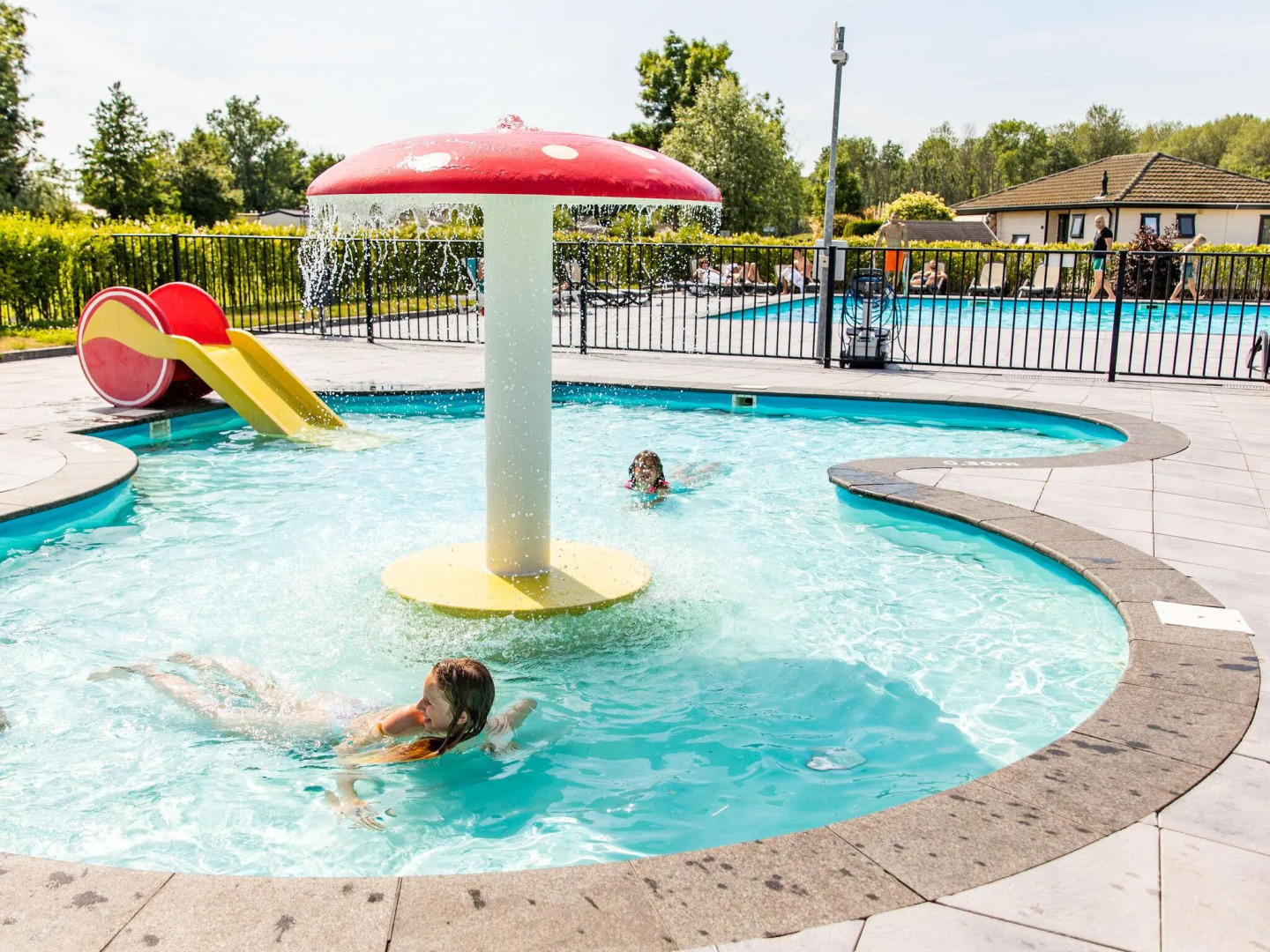 Modern chalet with dishwasher, only 18 km. from Rotterdam