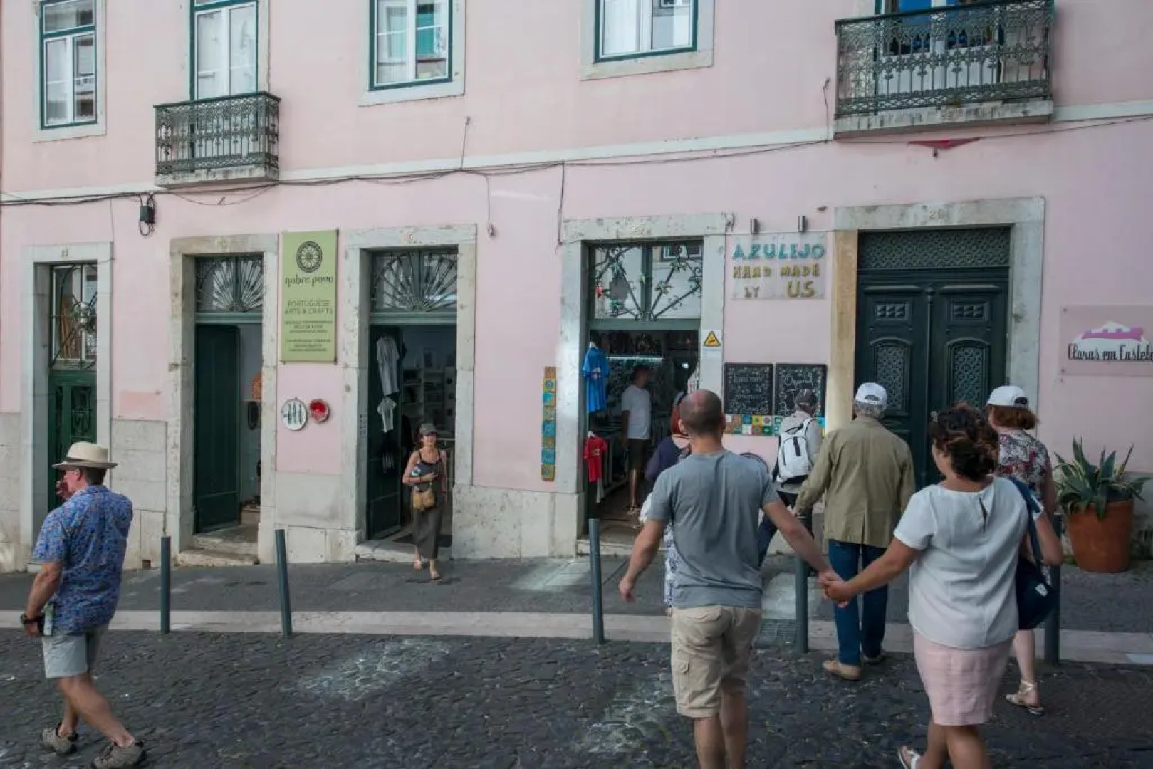 Portugal here I Come - Alfama-Castelo