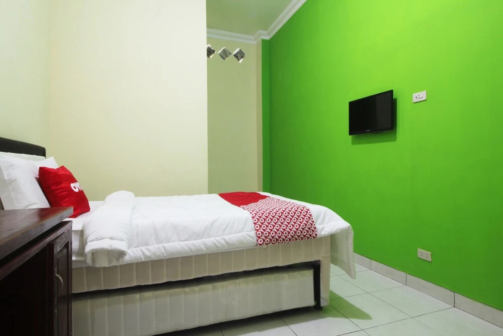 Pemondokan Alvaro 2 by OYO Rooms