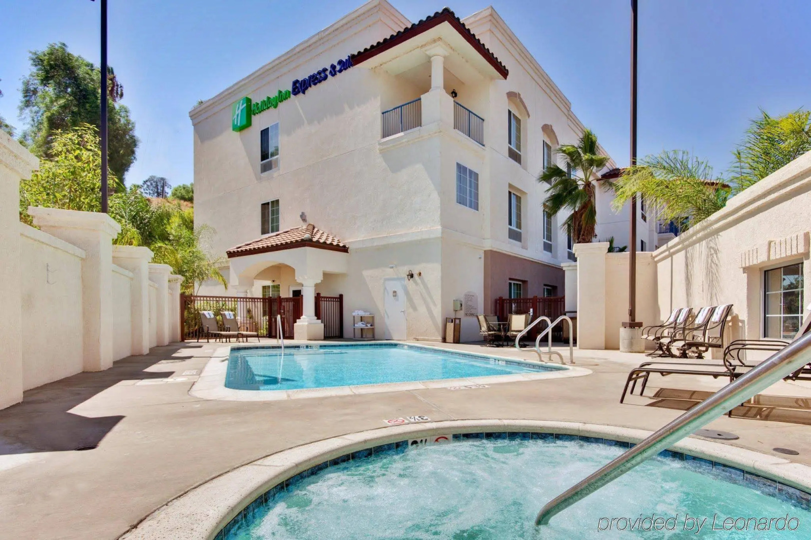 Holiday Inn Express & Suites Corona by IHG