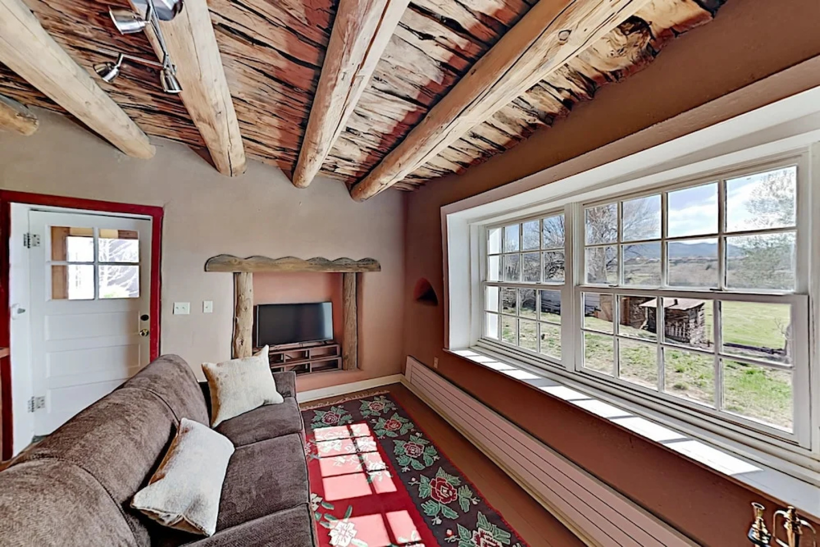 Gorgeous Suite: Full Kitchen, Jetted Tub & 2 Kivas 1 Bedroom Duplex