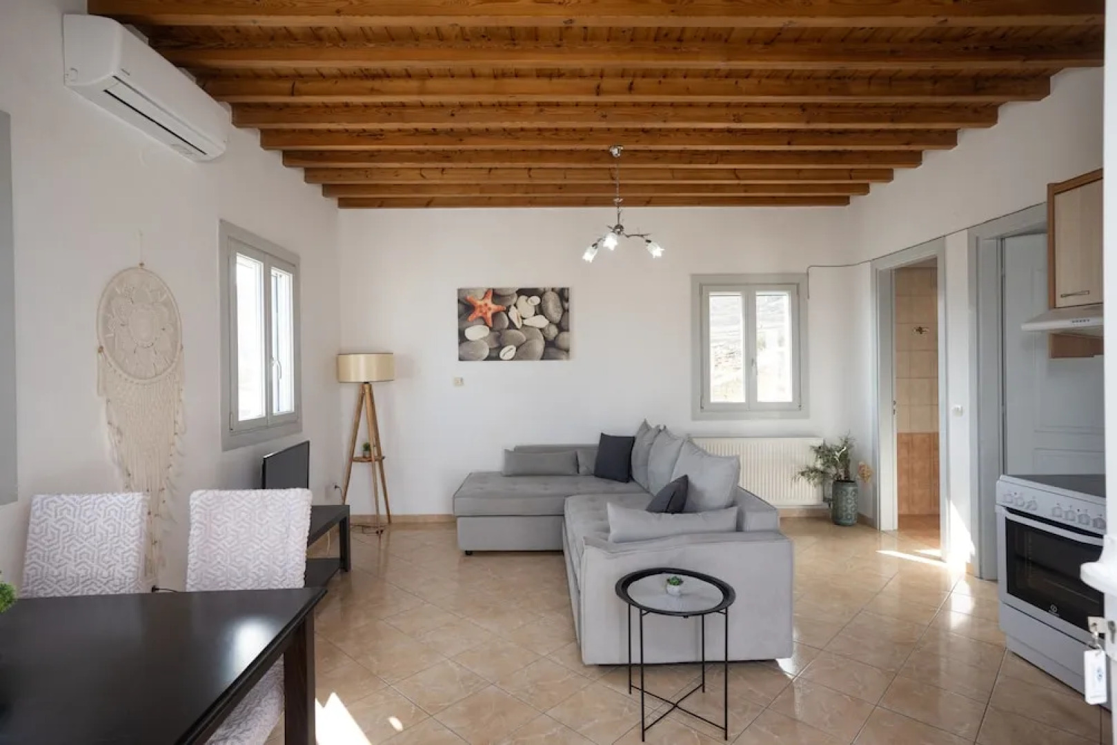 1 Bd Emerald Apt w Sparkling Shared Pool