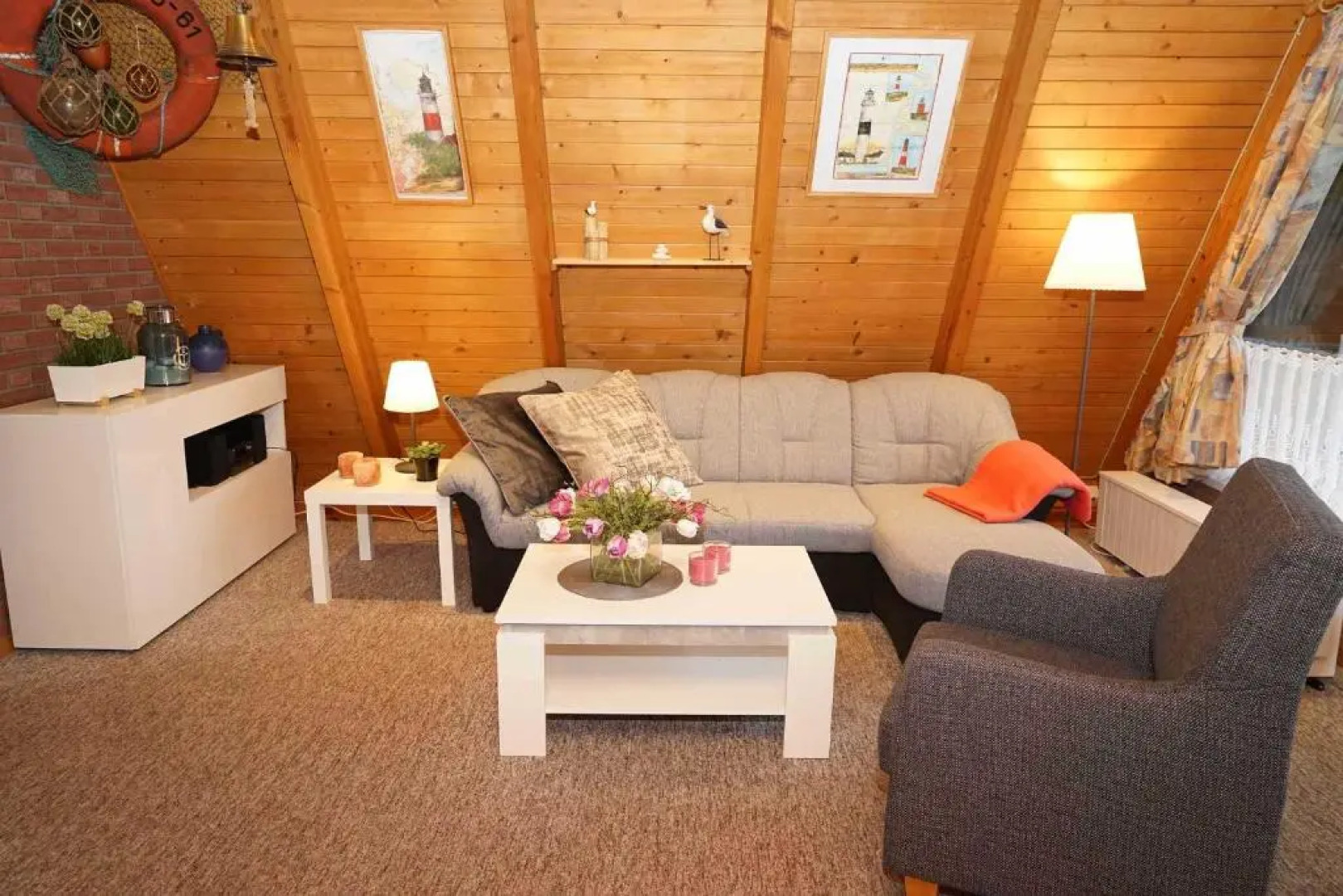 Zeltdachhaus mit W_LAN _ 2 x TV