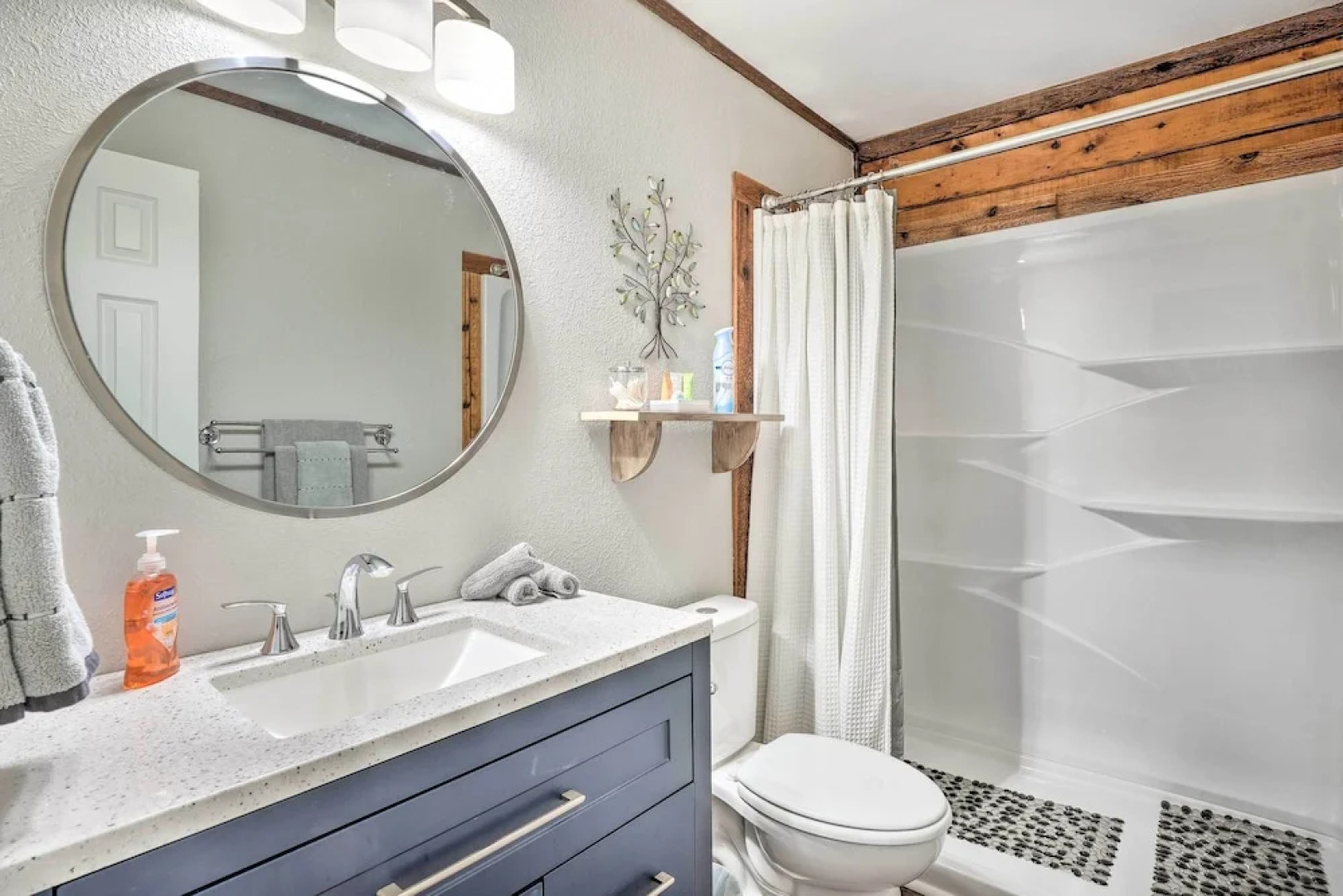 Secluded Table Rock Lake/branson Cabin w/ Hot Tub!