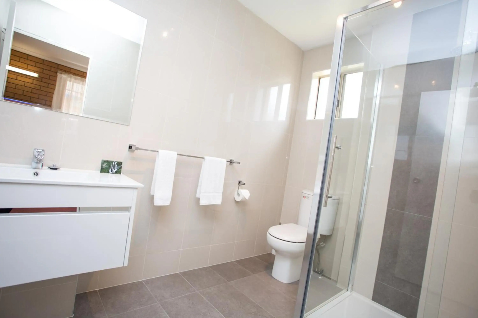 Blue Whale Motor Inn & Apartments