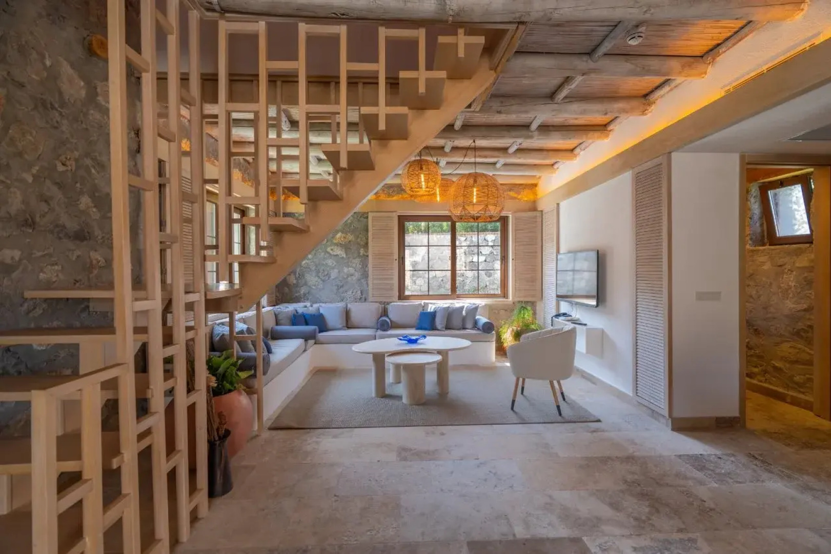 Izz Getaway – Adults Only