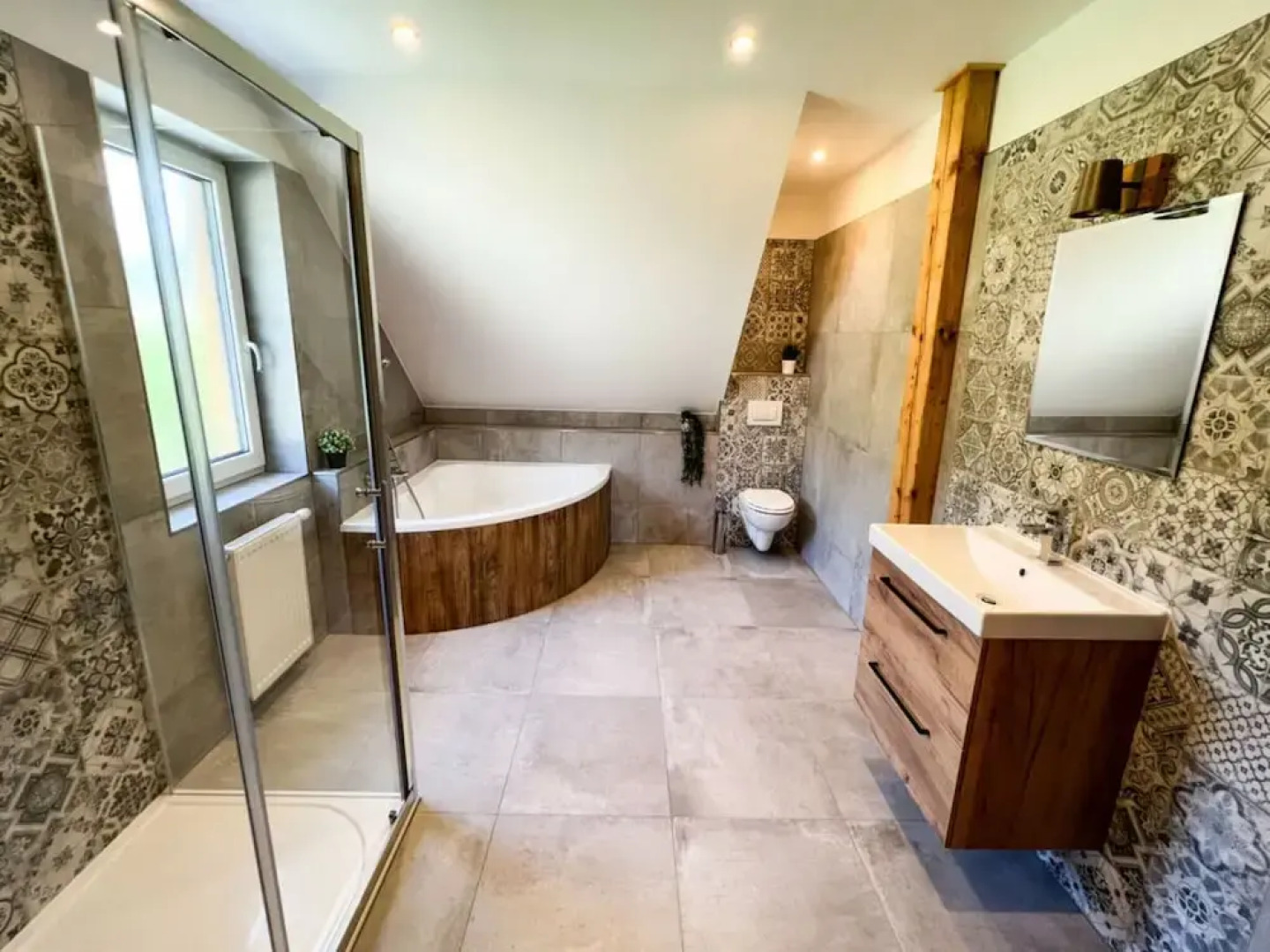 Spacious Villa With Swimming Pool