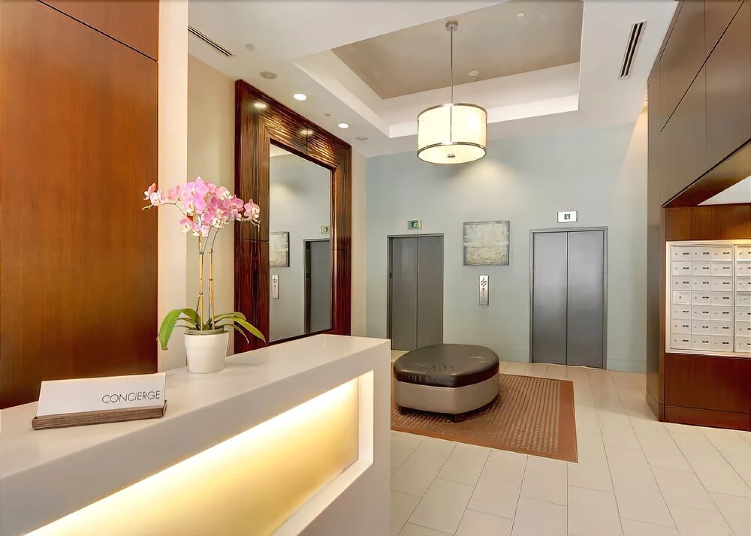 Newmark Elliott Bayview Luxury Suite - Two Bedroom Apartment with Balc