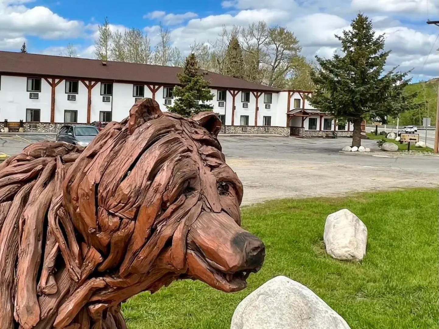 Beartooth Hideaway Inn and Cabins
