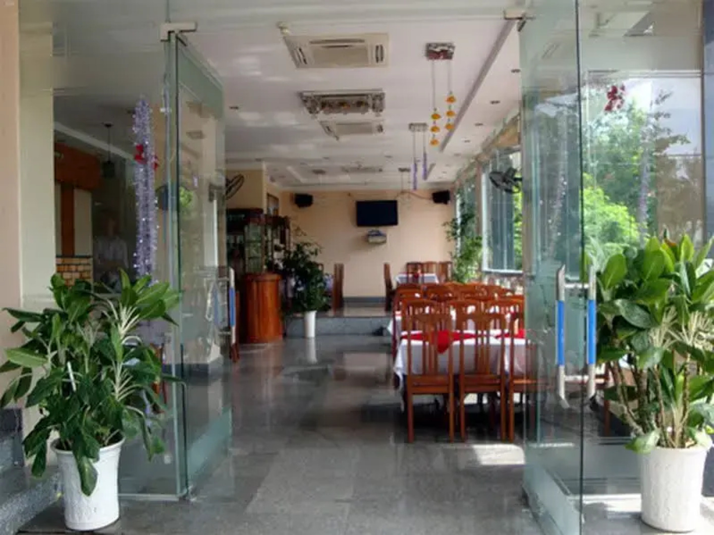 Y Linh Hotel
