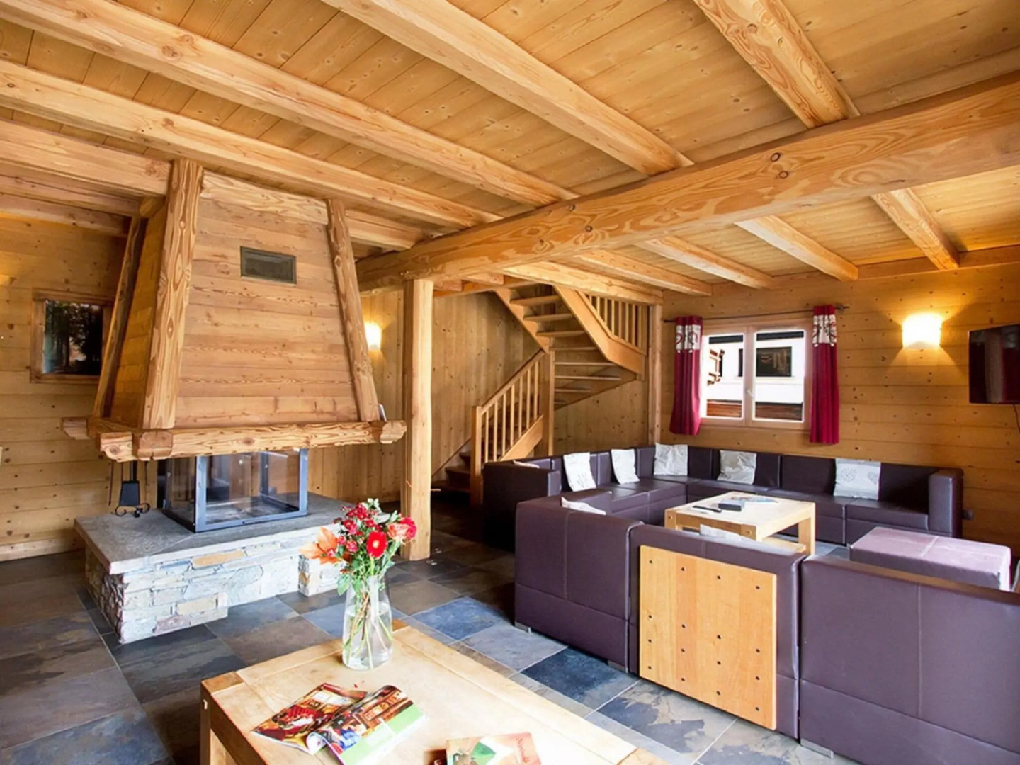 Delightful 14-person chalet with sauna and pool in Les Deux Alpes