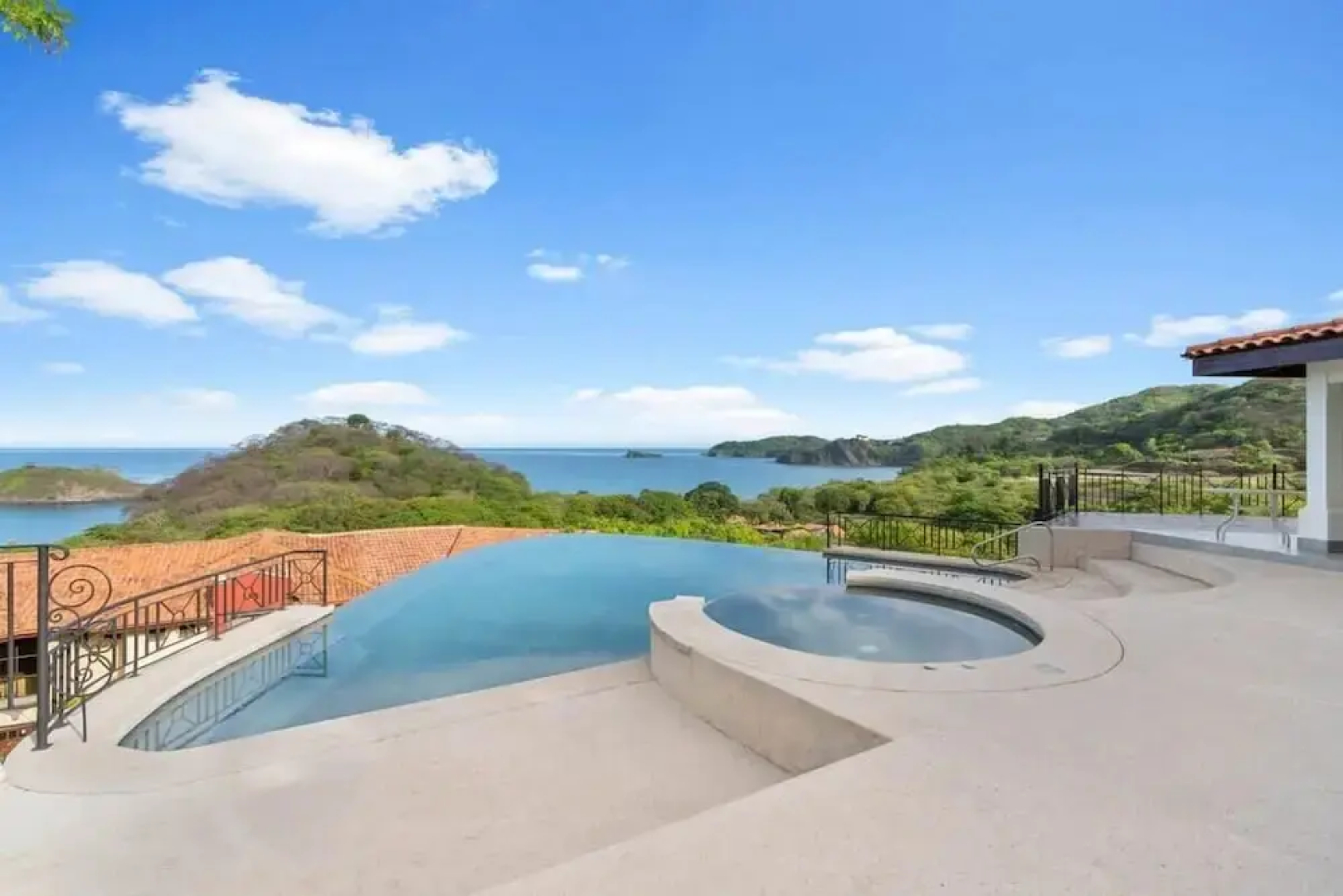 Stylish Villa with Brand-New Furniture, Panoramic Ocean Views, and Infinity Swimming Pool & Hot Tub