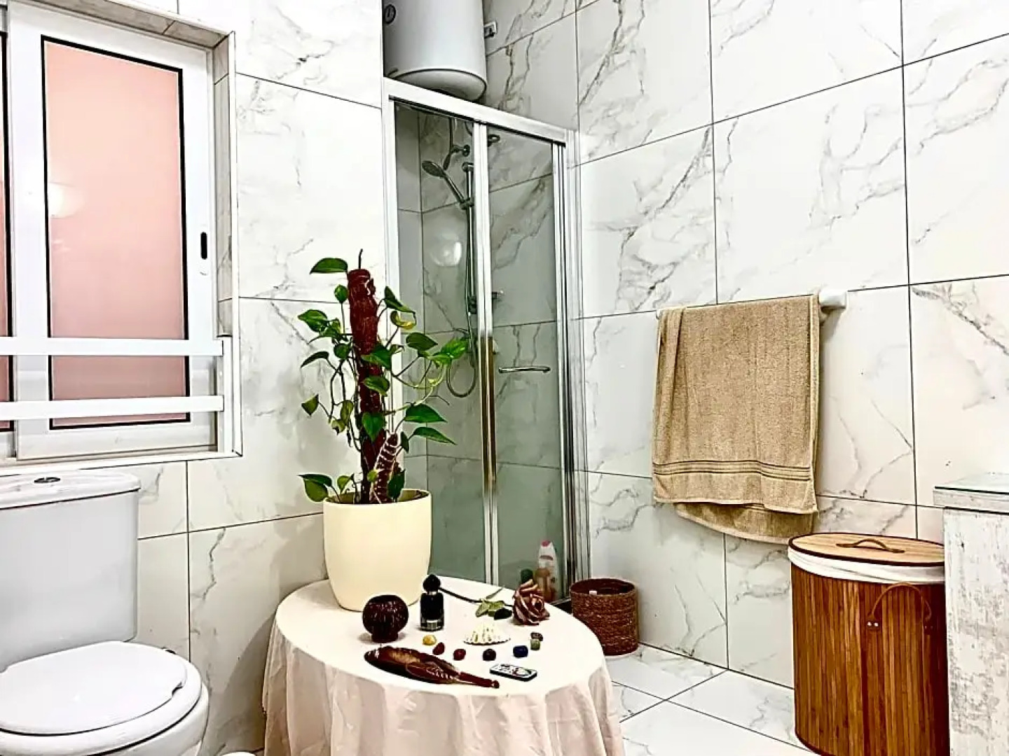 Private bedroom with balcony in a shared apartment at the Bay of Xlendi