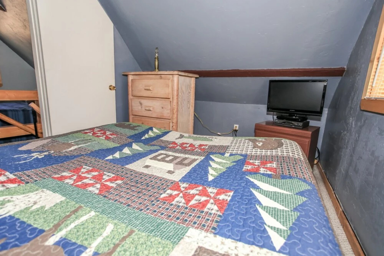 A Honeymooners Hideaway by Big Bear Cool Cabins