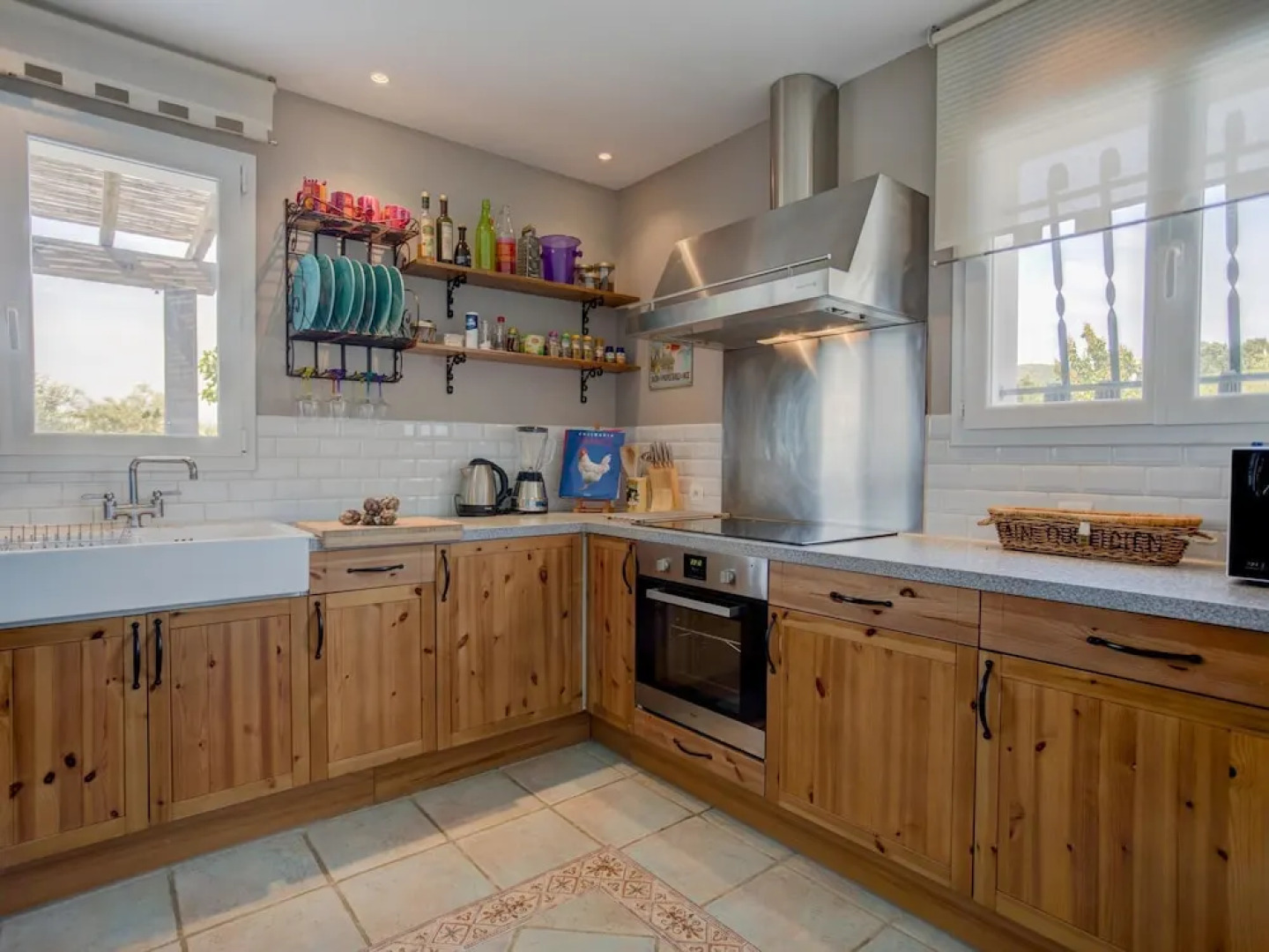 Spacious Villa With Private Swimming Pool and Jacuzzi