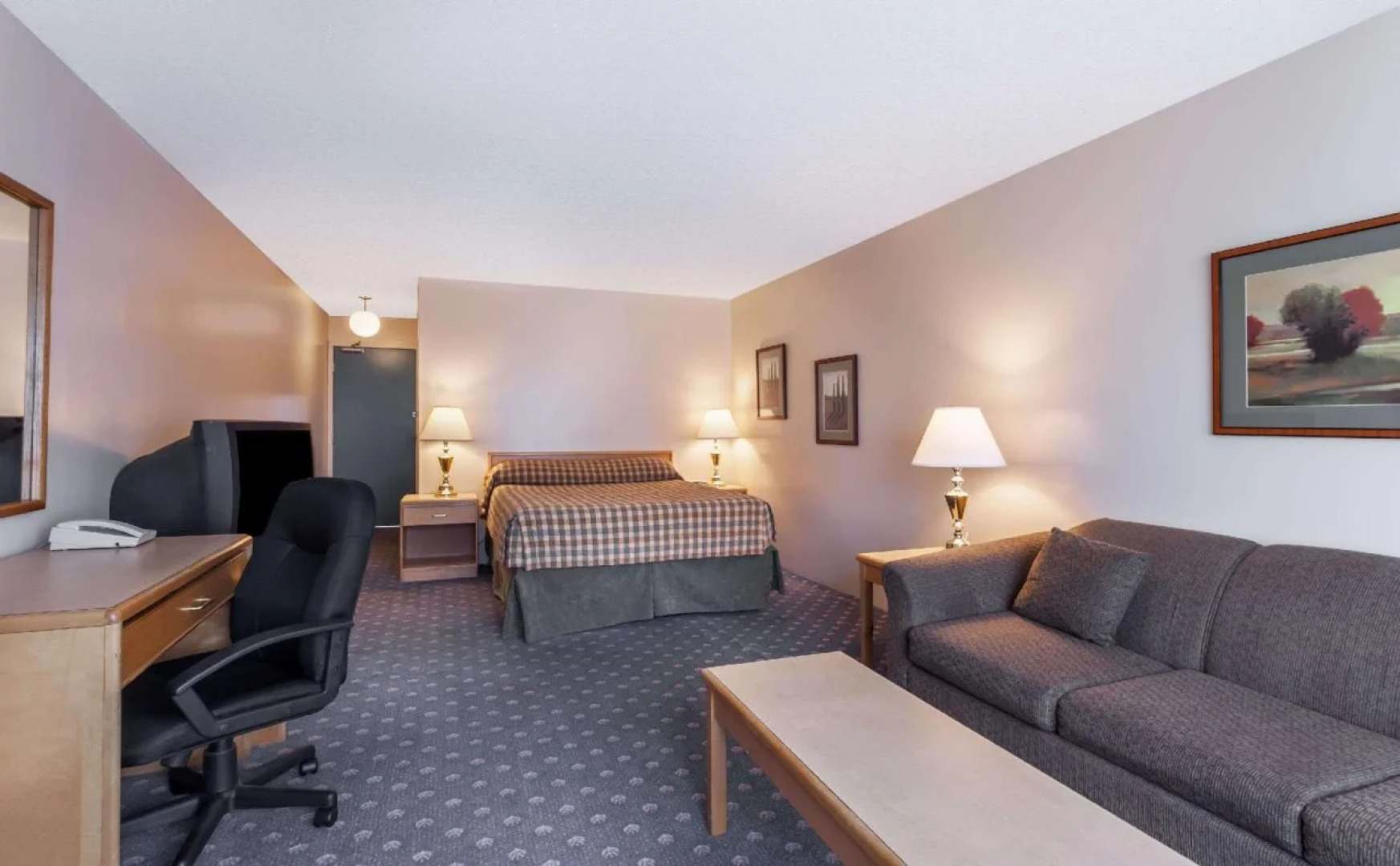 Howard Johnson by Wyndham Nanaimo Harbourside