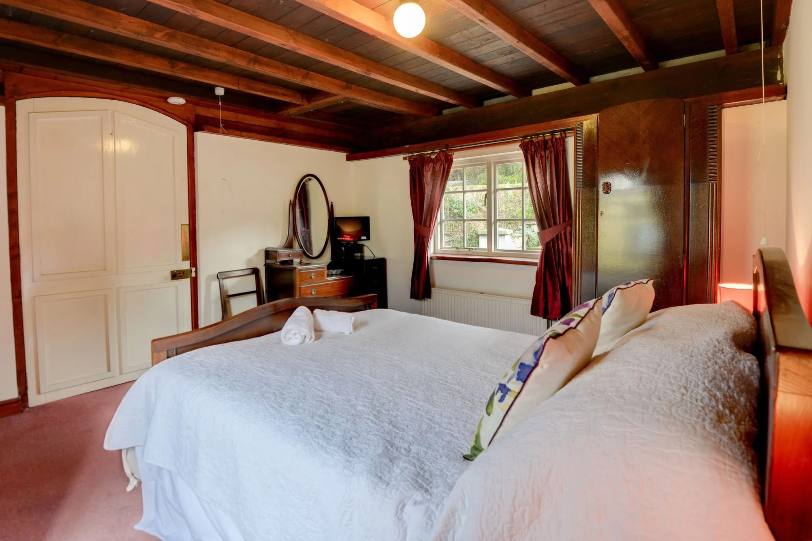 Holiday Cottages and North Star Apartment