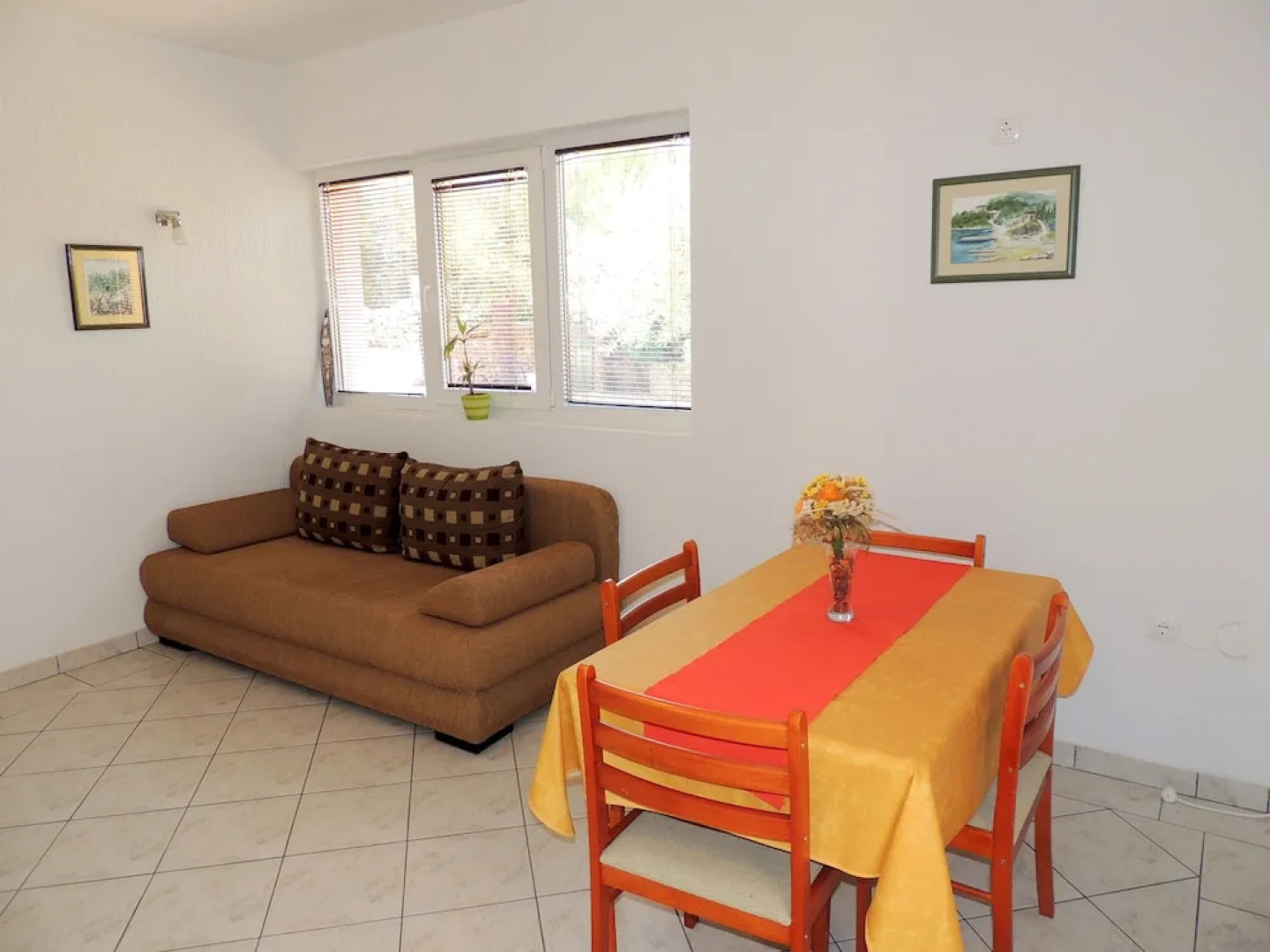 Apartment and rooms Brzac