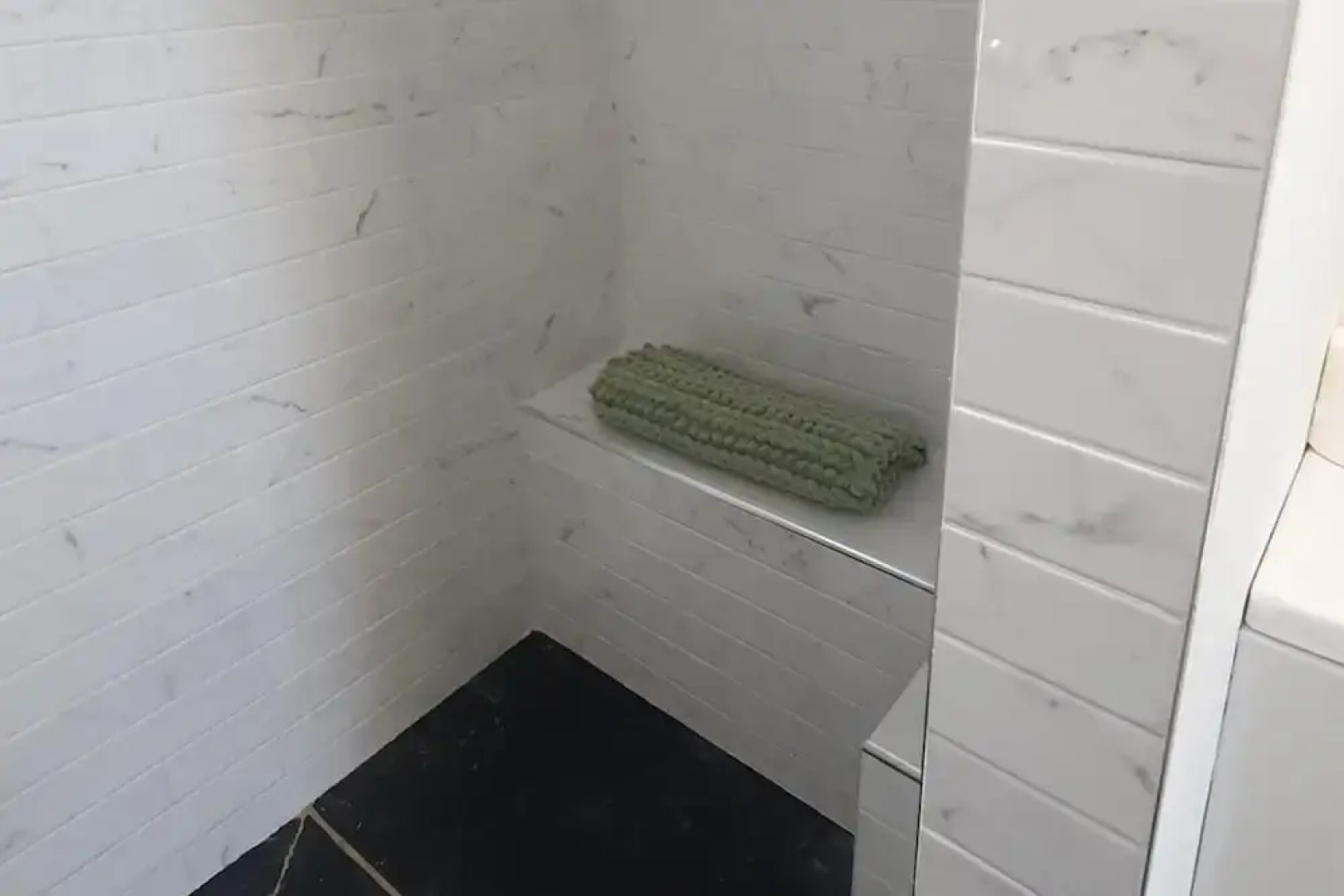 Apartment-sleeps2-parking-garden-patio