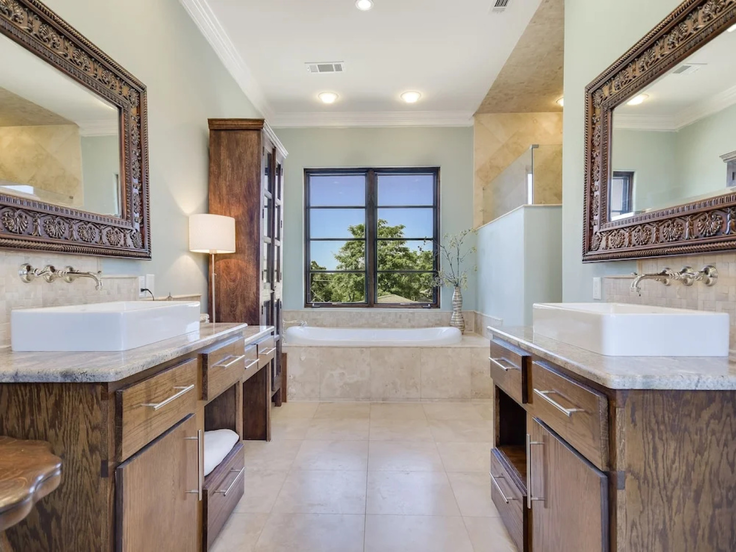 Sterns Estate #149387 4 Bedrooms 5 Bathrooms Estate