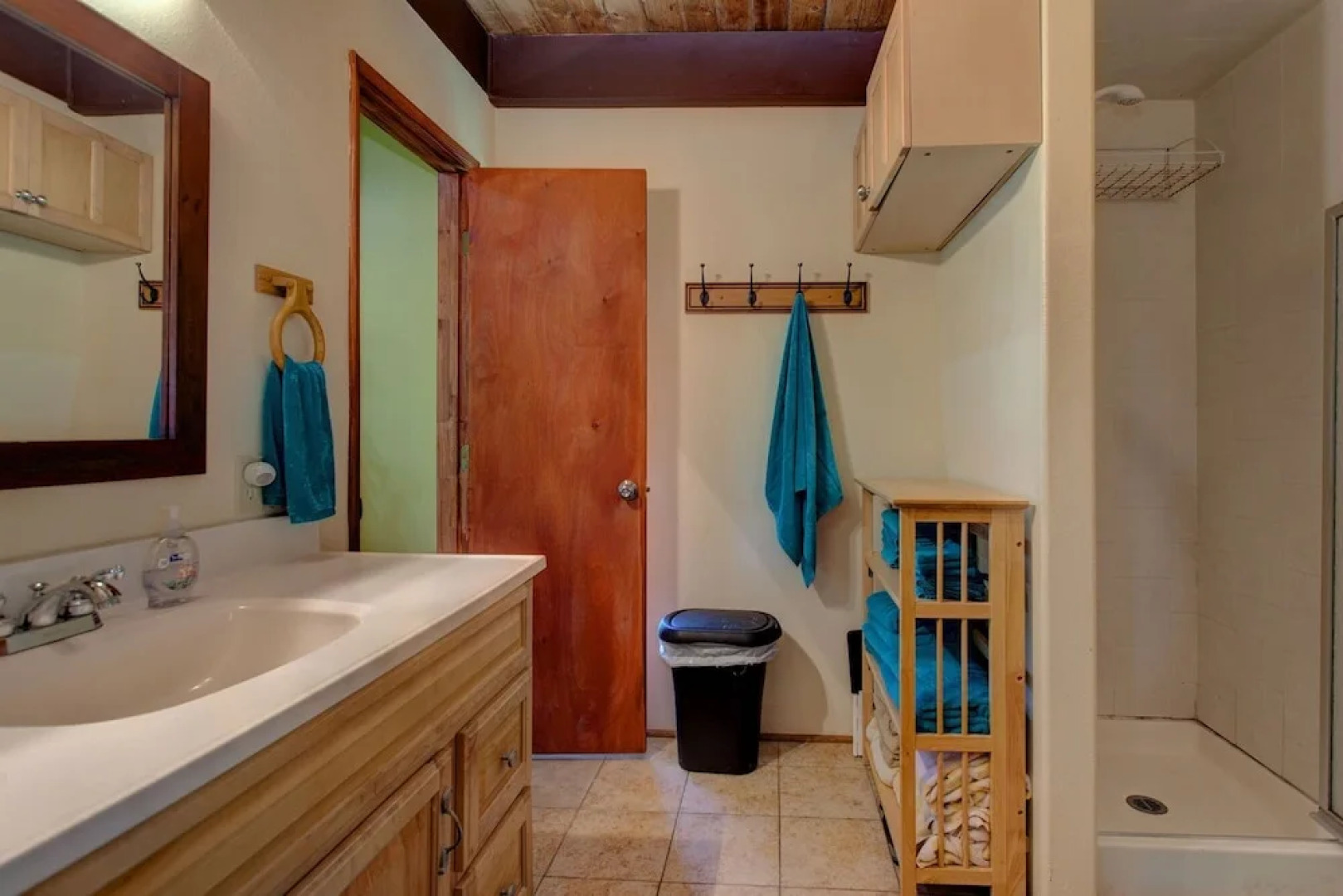 Kehena Treetop 1 Bedroom Home by RedAwning