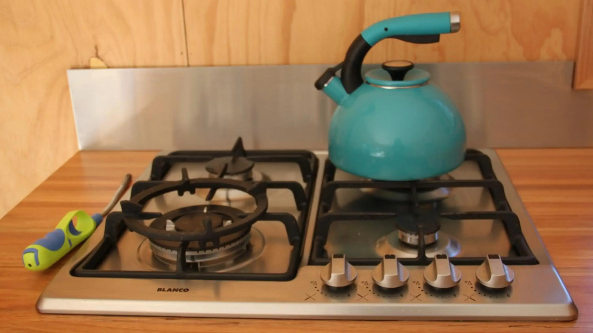 BAY OF FIRES ECO HUT off grid experience at Binalong Bay