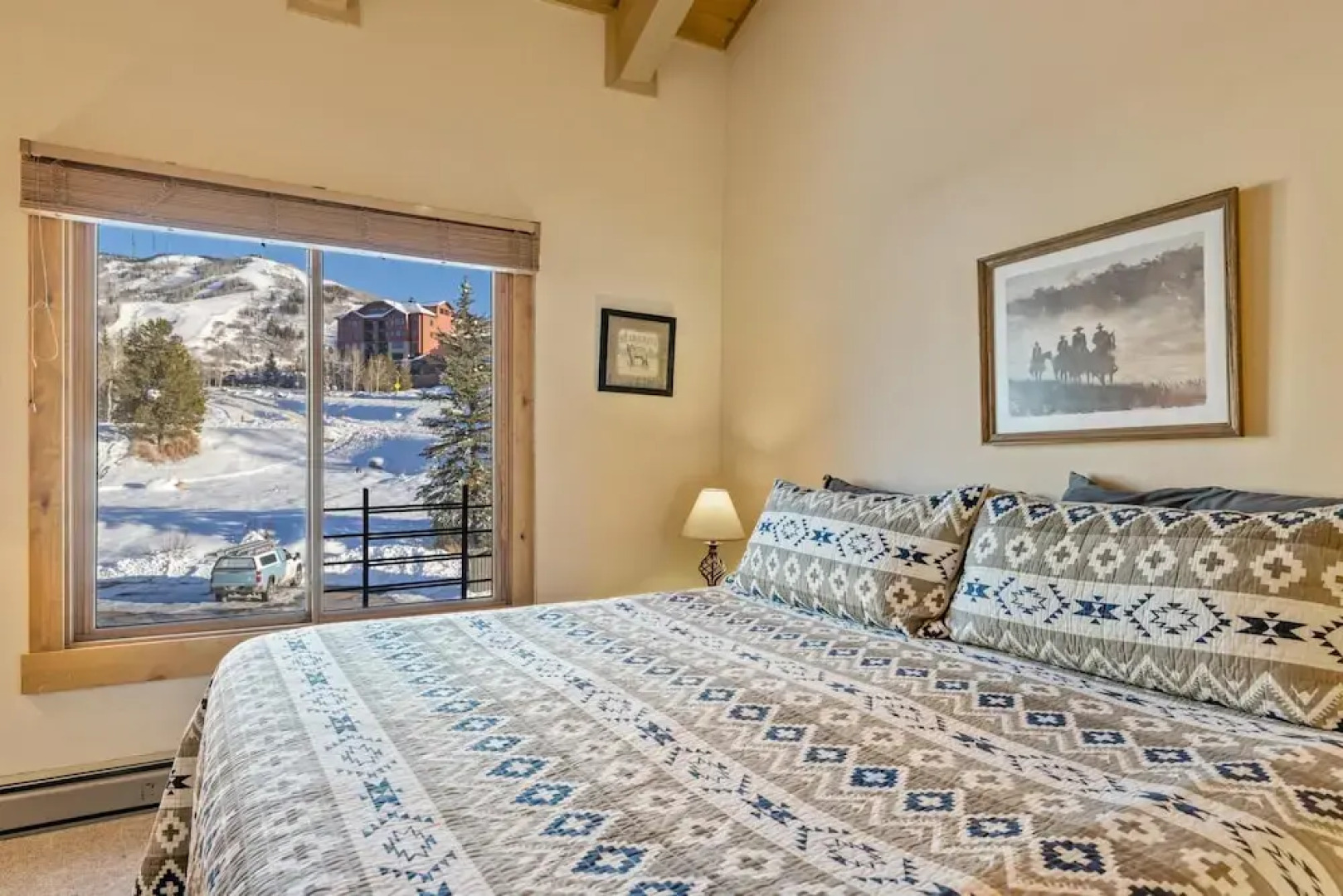 2 Level Unit w/ Pool Hot Tubs Private Deck