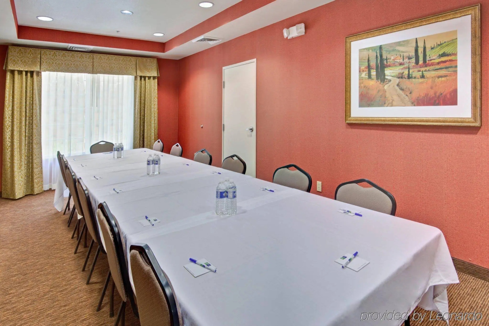 Holiday Inn Express & Suites Corona by IHG