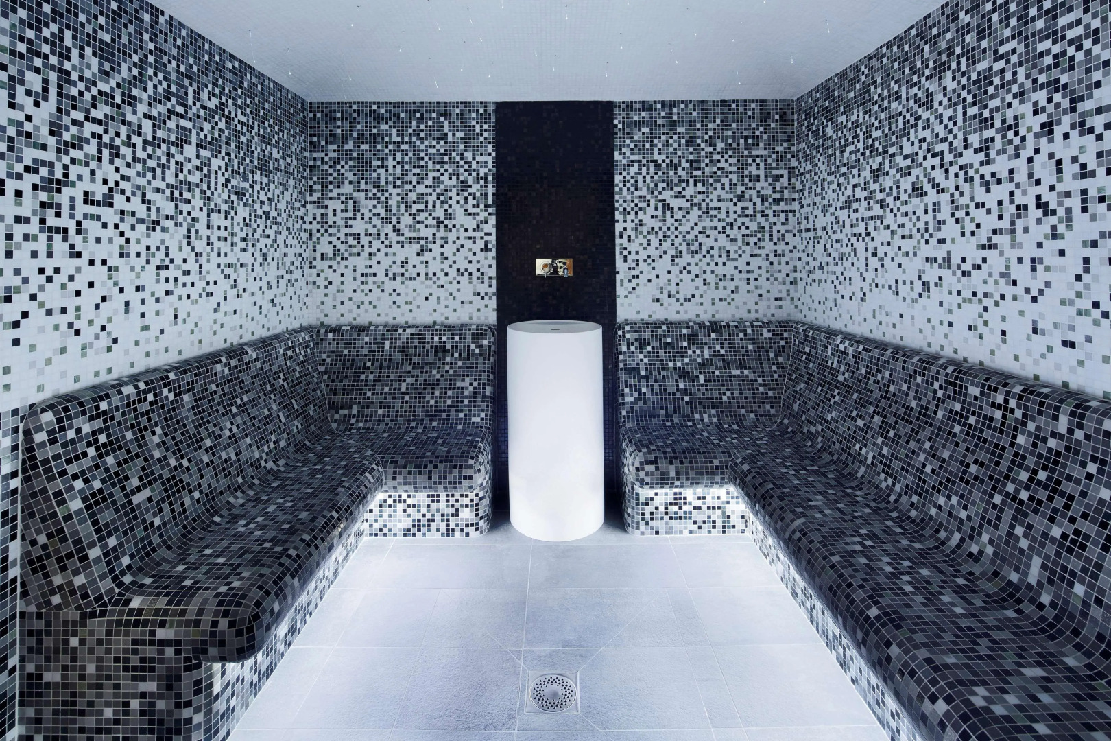 Kyriad Prestige Lyon Est - Saint Priest Eurexpo Hotel and Spa