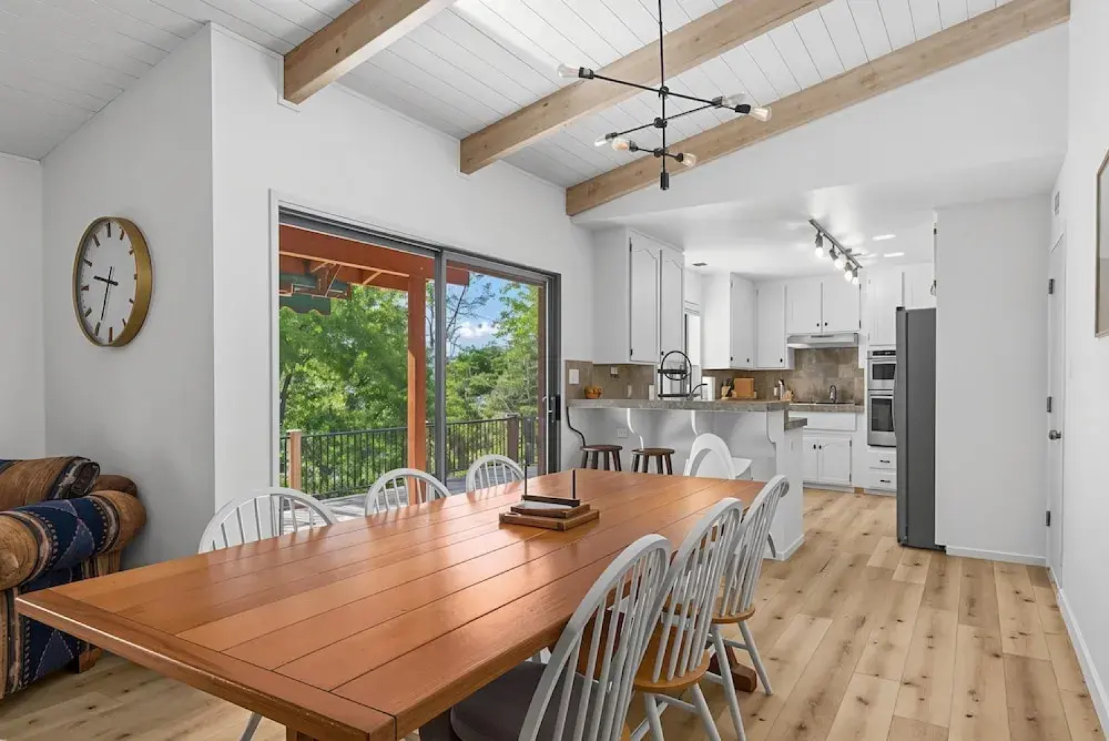 The Red House - Near Golf, Beaches & Communal Pool by Yosemite Region Resorts