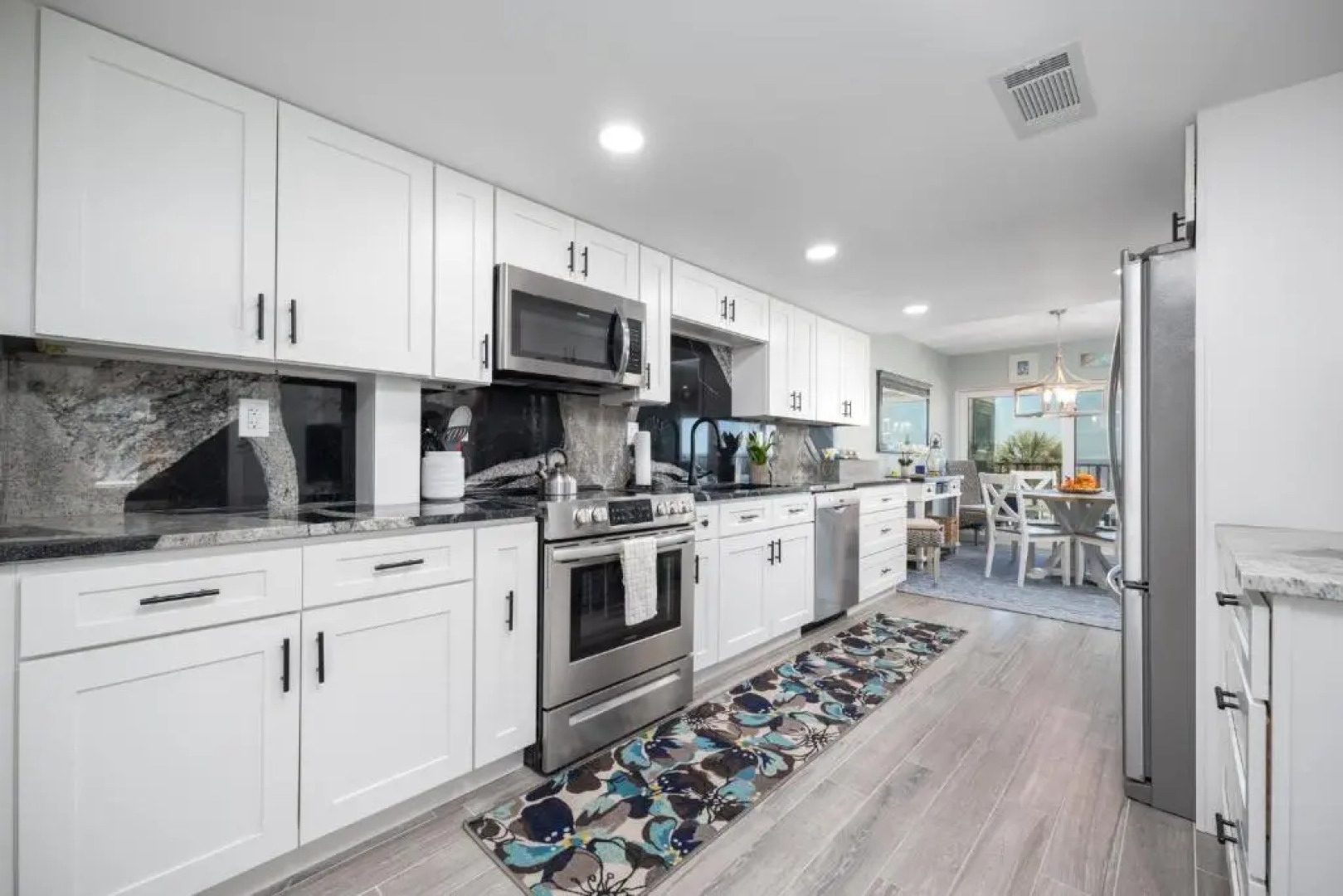 Beachcomber 304, 2BRs, Pool, Beach, Near Mayo Clinic, Sleeps 4