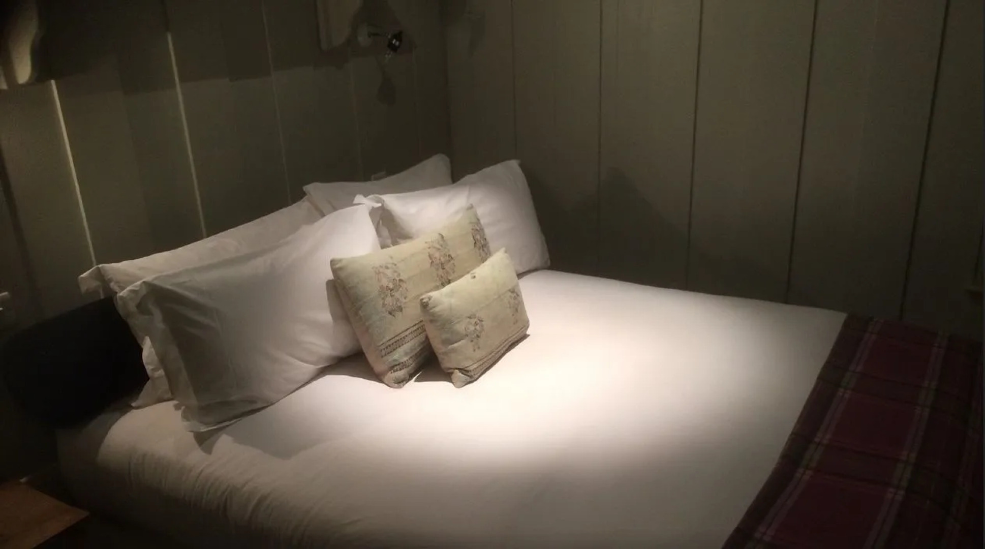 Bel & The Dragon Cookham