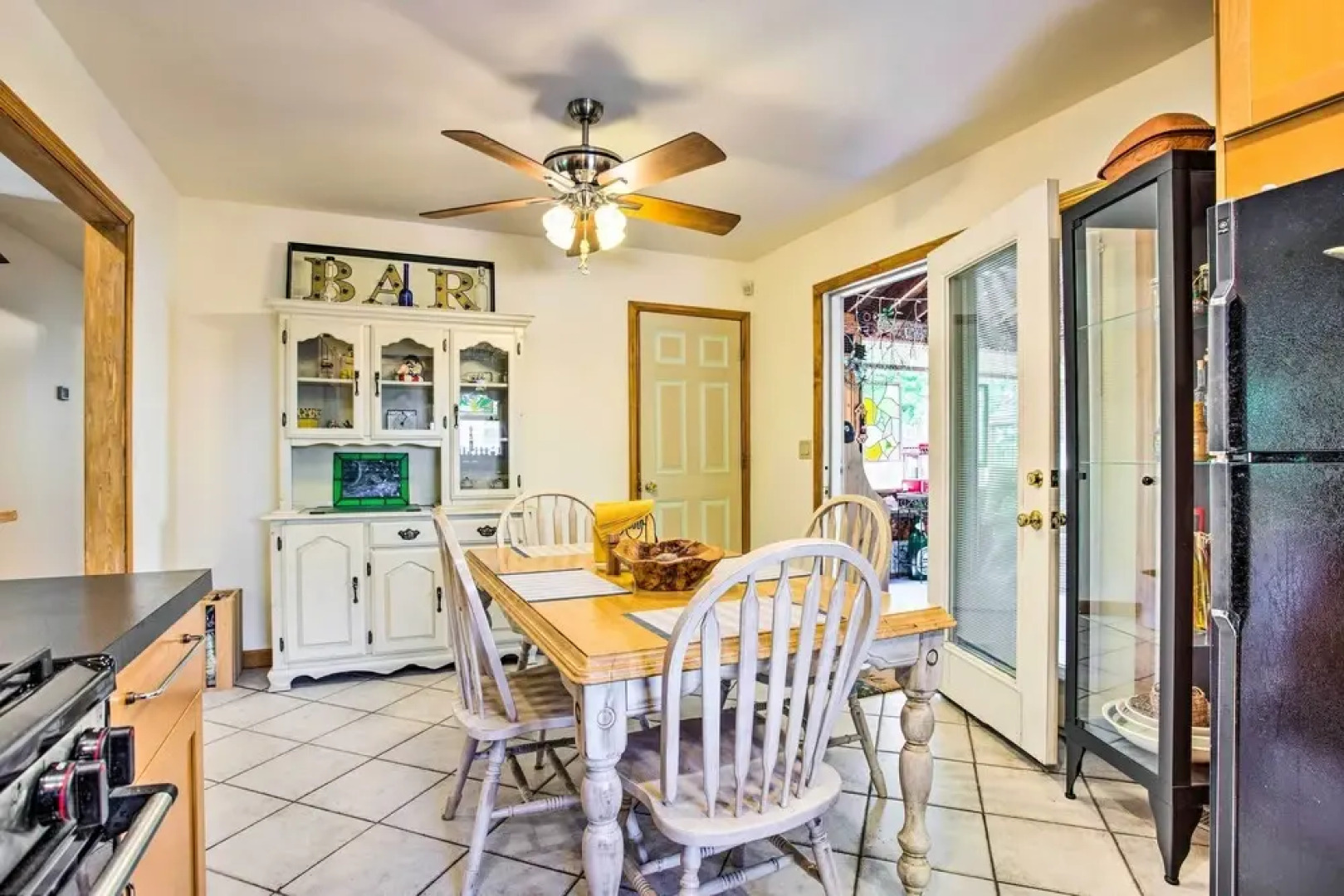 Charming Hampton Bays Home 5 Mi to Coopers Beach