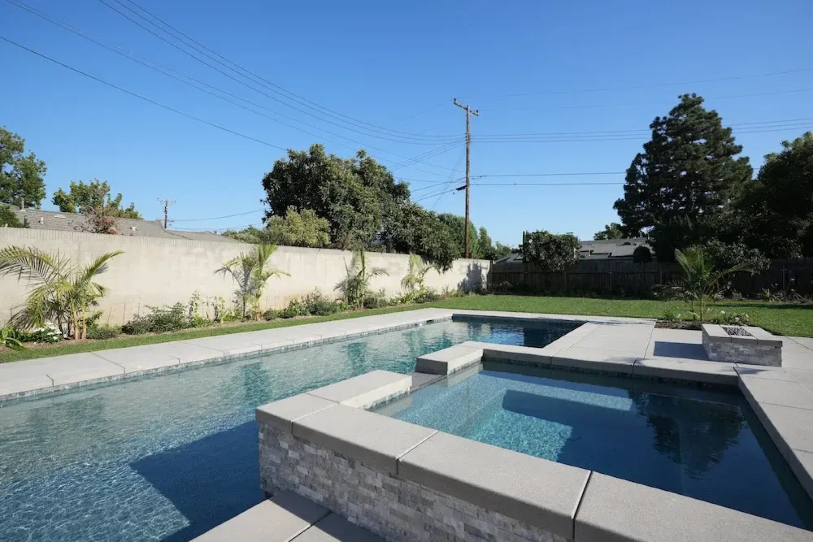 4 bedroom, 2 bathrooms