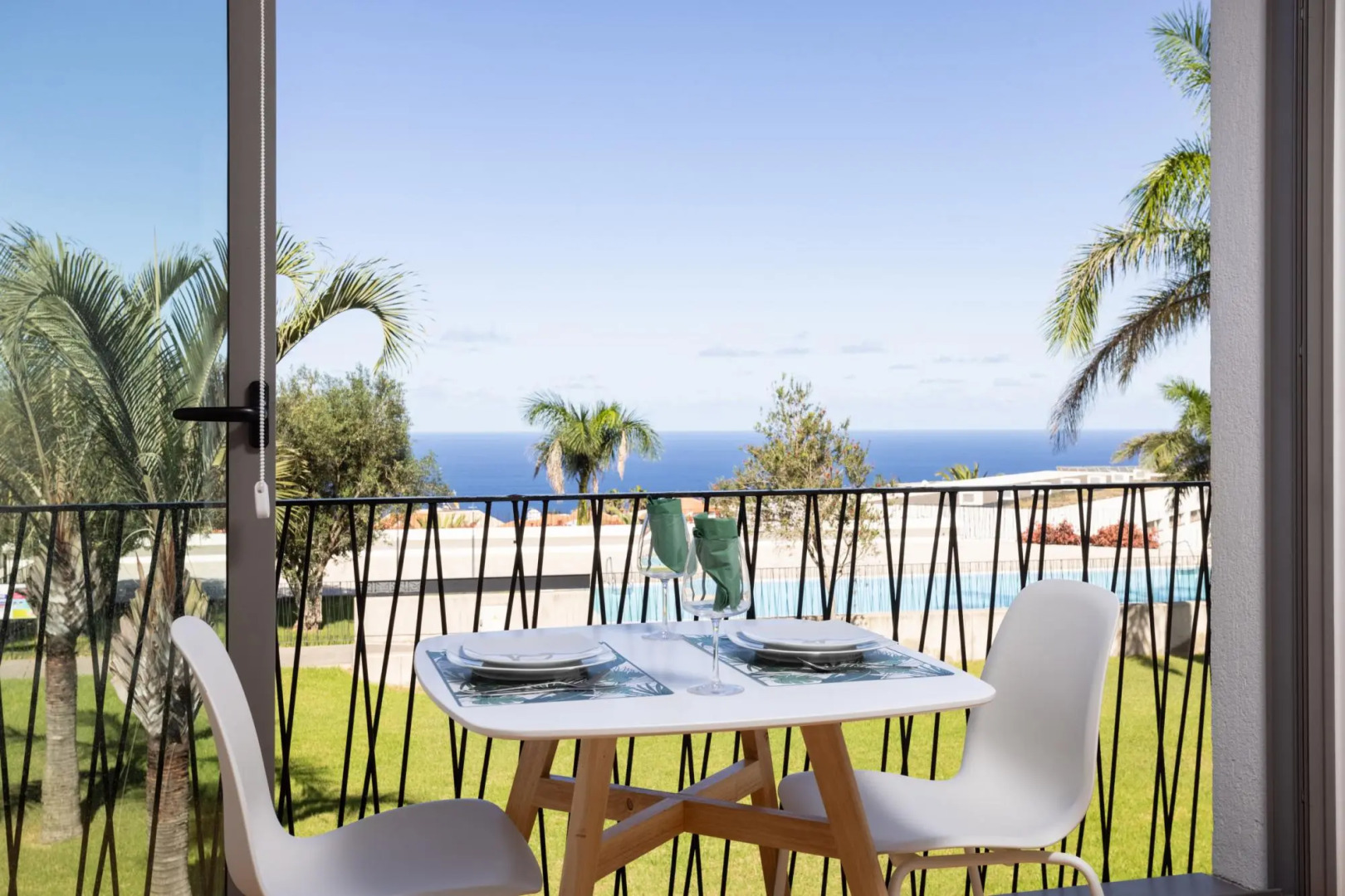 Home2Book Stunning La Quinta, Pool