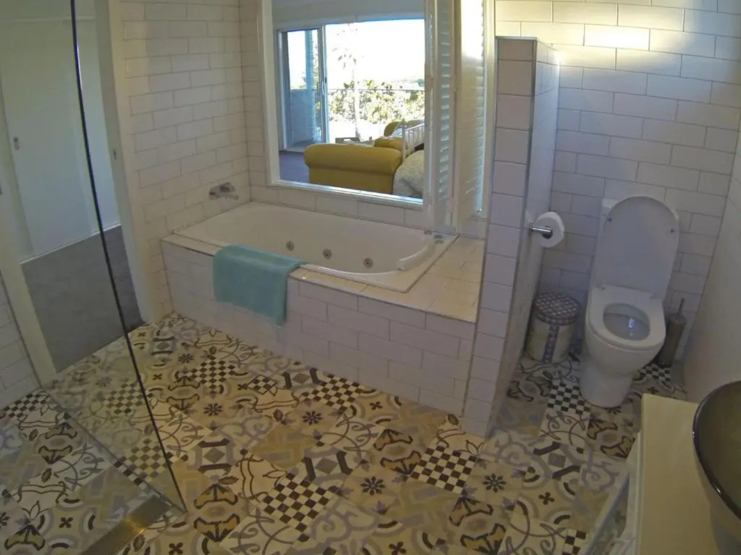 WHALE WATCH FOR FOUR Gerringong 4pm check out Sundays