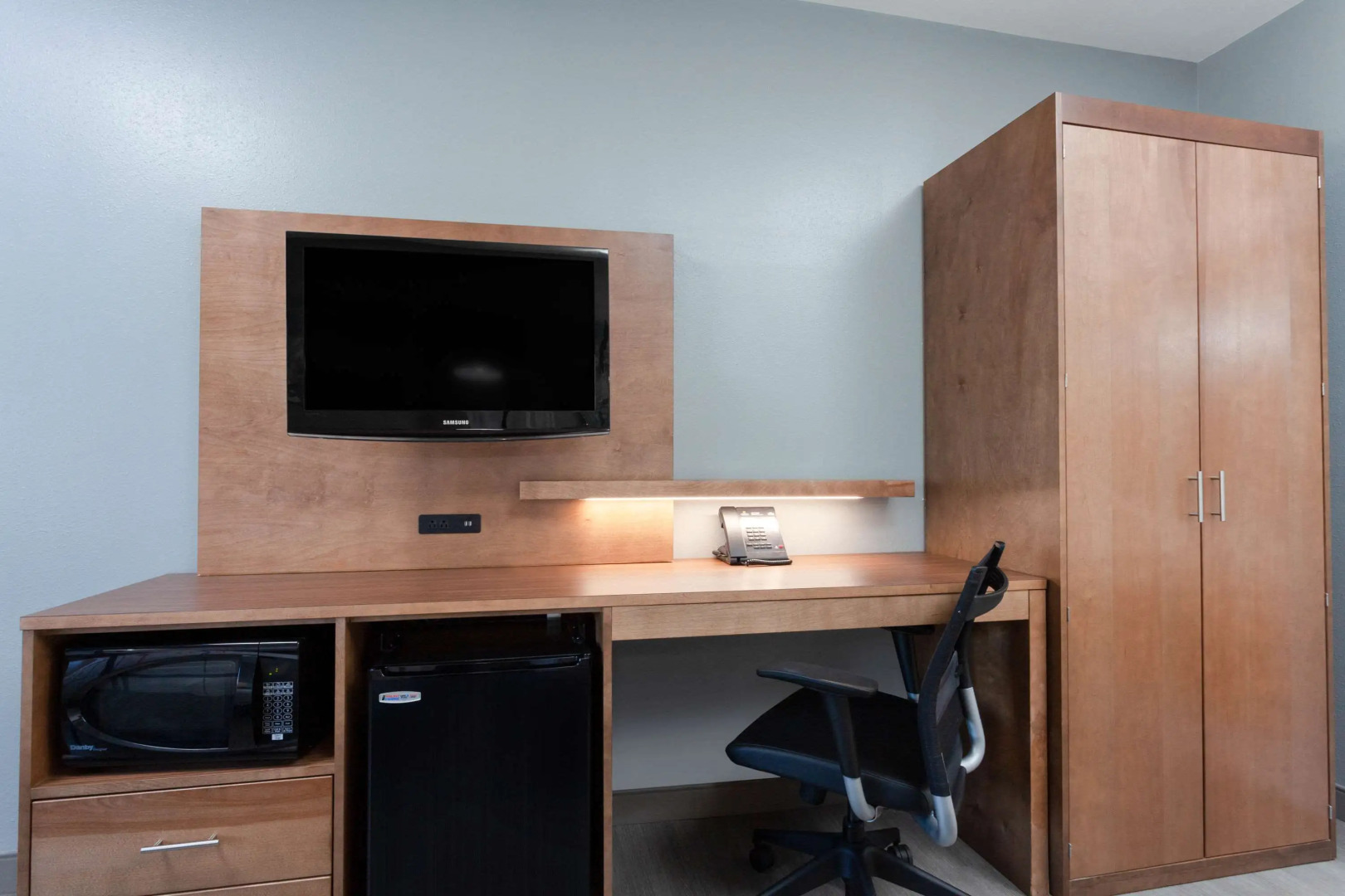 La Quinta Inn & Suites by Wyndham Ft. Myers-Sanibel Gateway