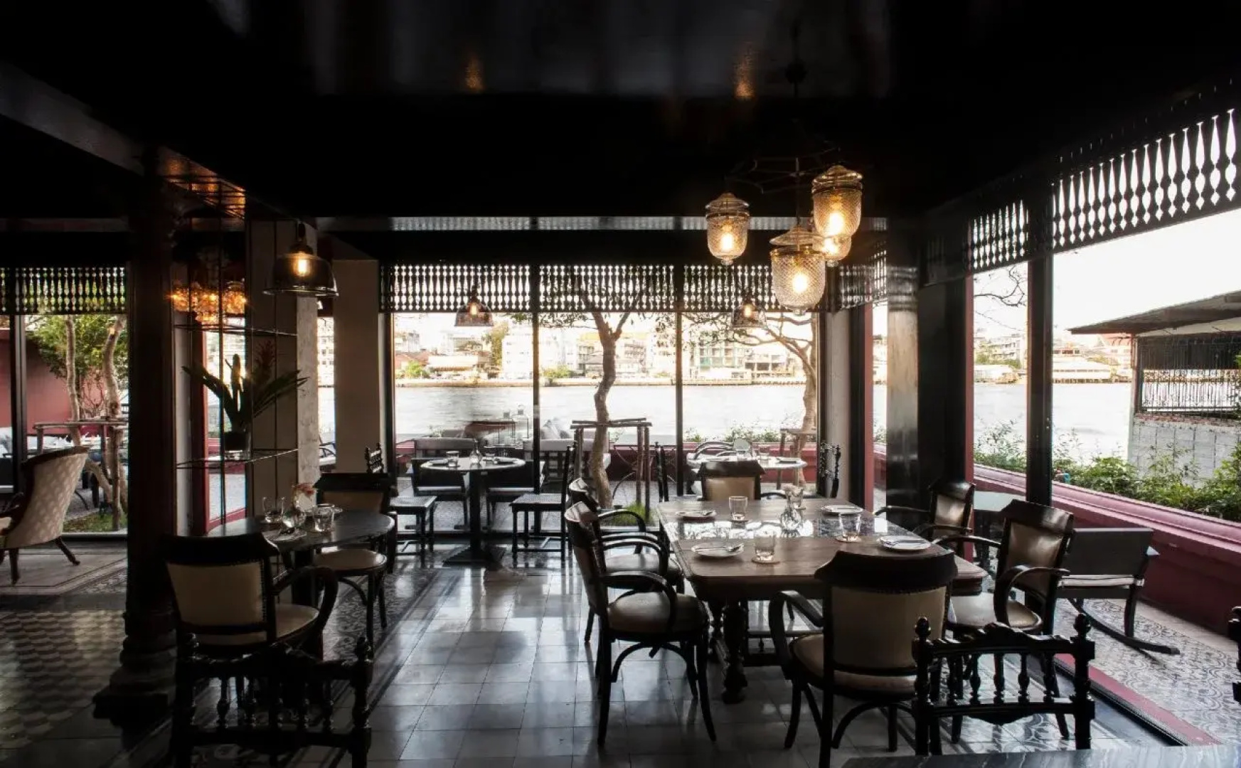 Amdaeng Bangkok Riverside Hotel